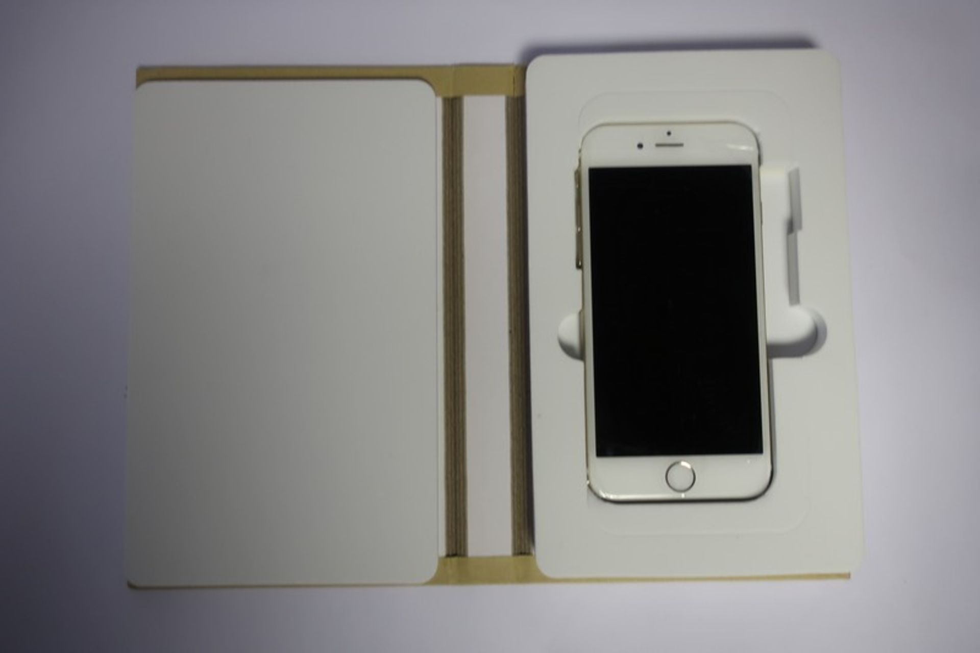 A refurbished iPhone 6 16GB in gold (IMEI 359227068369863 Activation Clear).