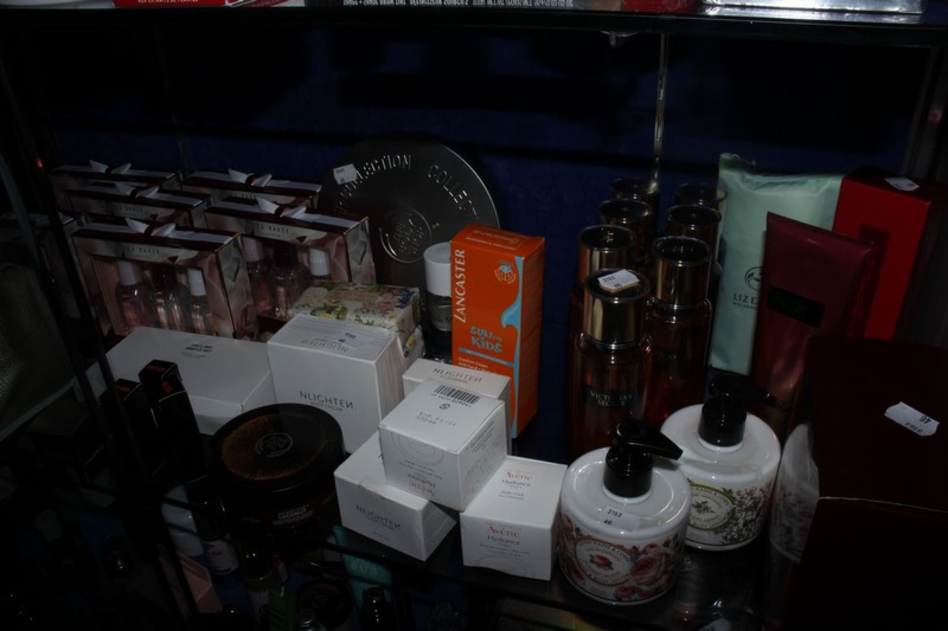 A quantity of beauty products to include Victoria's Secret fragrance mist, Ted Baker fragrance