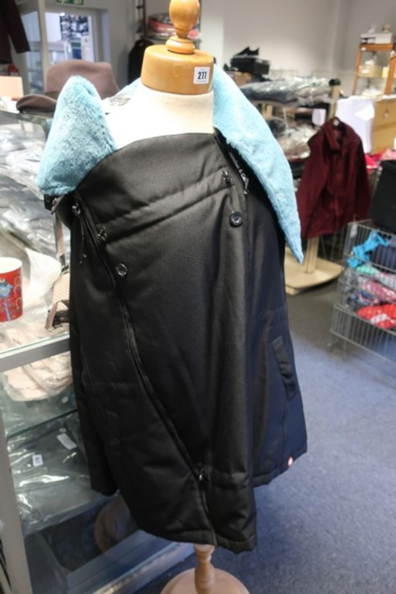 An as new Wombat & Co Wallaby 2.0 pregnancy and babywearing coat in black and blue (UK 10).