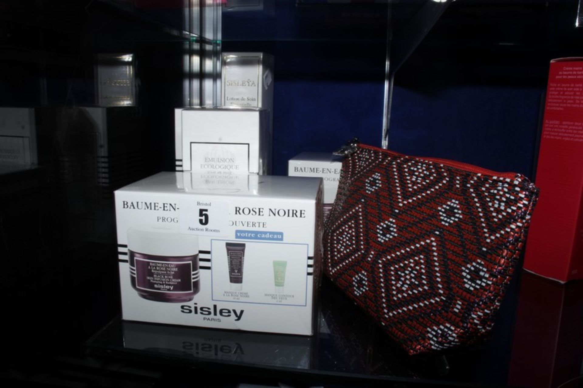 Two Sisley as new Black Forest Infusion cream discovery programs, two Sisley Ecological compound day