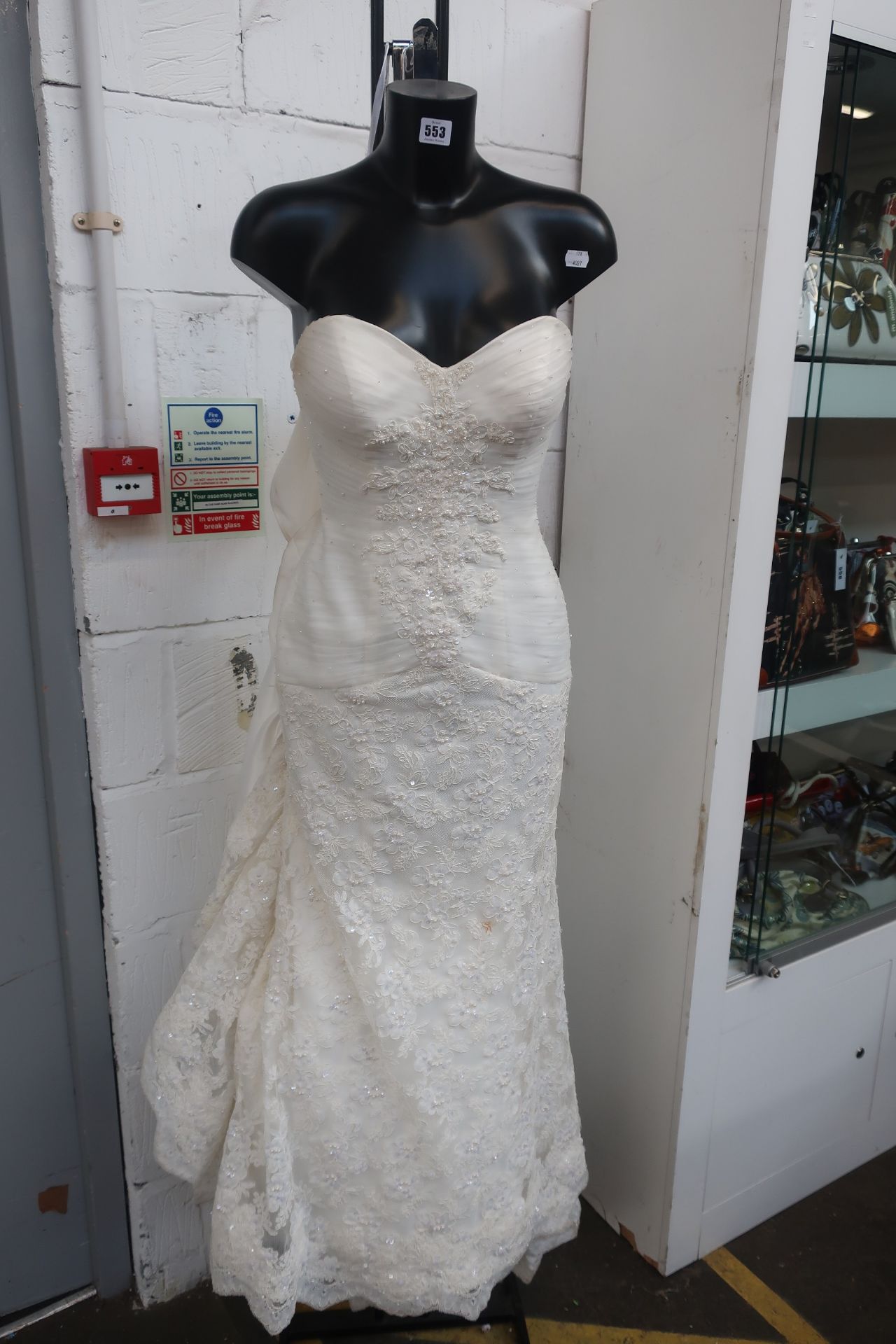 An as new (Without tags) Oleg Cassini strapless lace Trumpet dress (Size 6 - mark on underskirt/