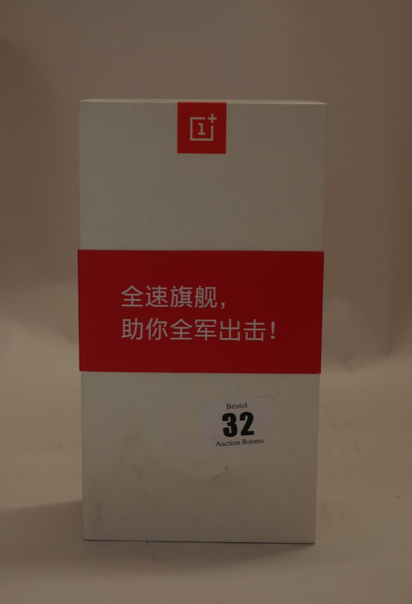 A boxed as new OnePlus 6T A6010 8GB RAM/128GB ROM in Midnight Black (IMEI: 869386040815816) (Two pin