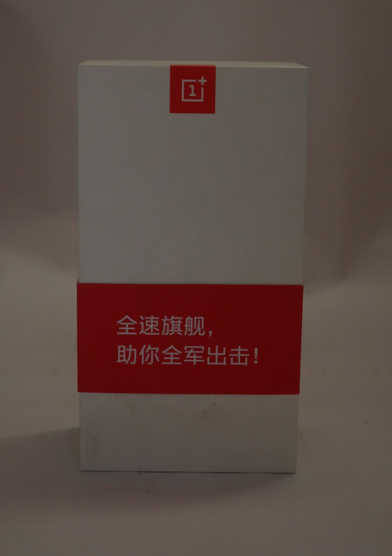 A boxed as new OnePlus 6T A6010 8GB RAM/128GB ROM in Midnight Black (869386041499339) (Two pin