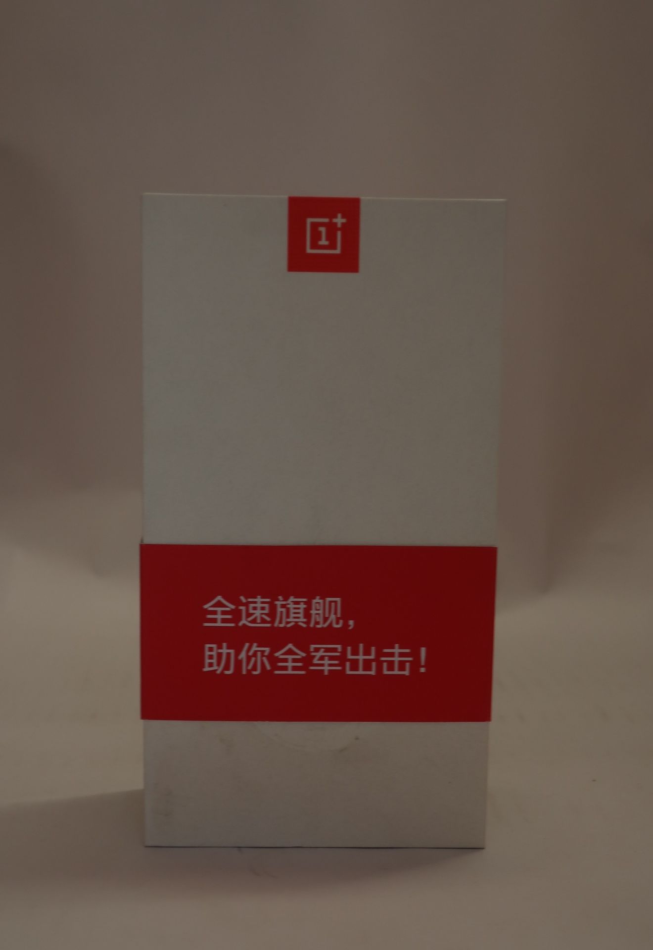 A boxed as new OnePlus 6T A6010 8GB RAM/128GB ROM in Midnight Black (IMEI: 869386040851472) (Two pin