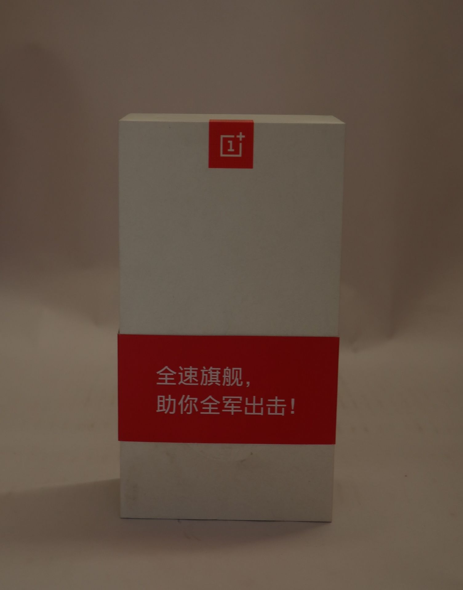 A boxed as new OnePlus 6T A6010 8GB RAM/128GB ROM in Midnight Black (IMEI: 869386040803093) (Two pin