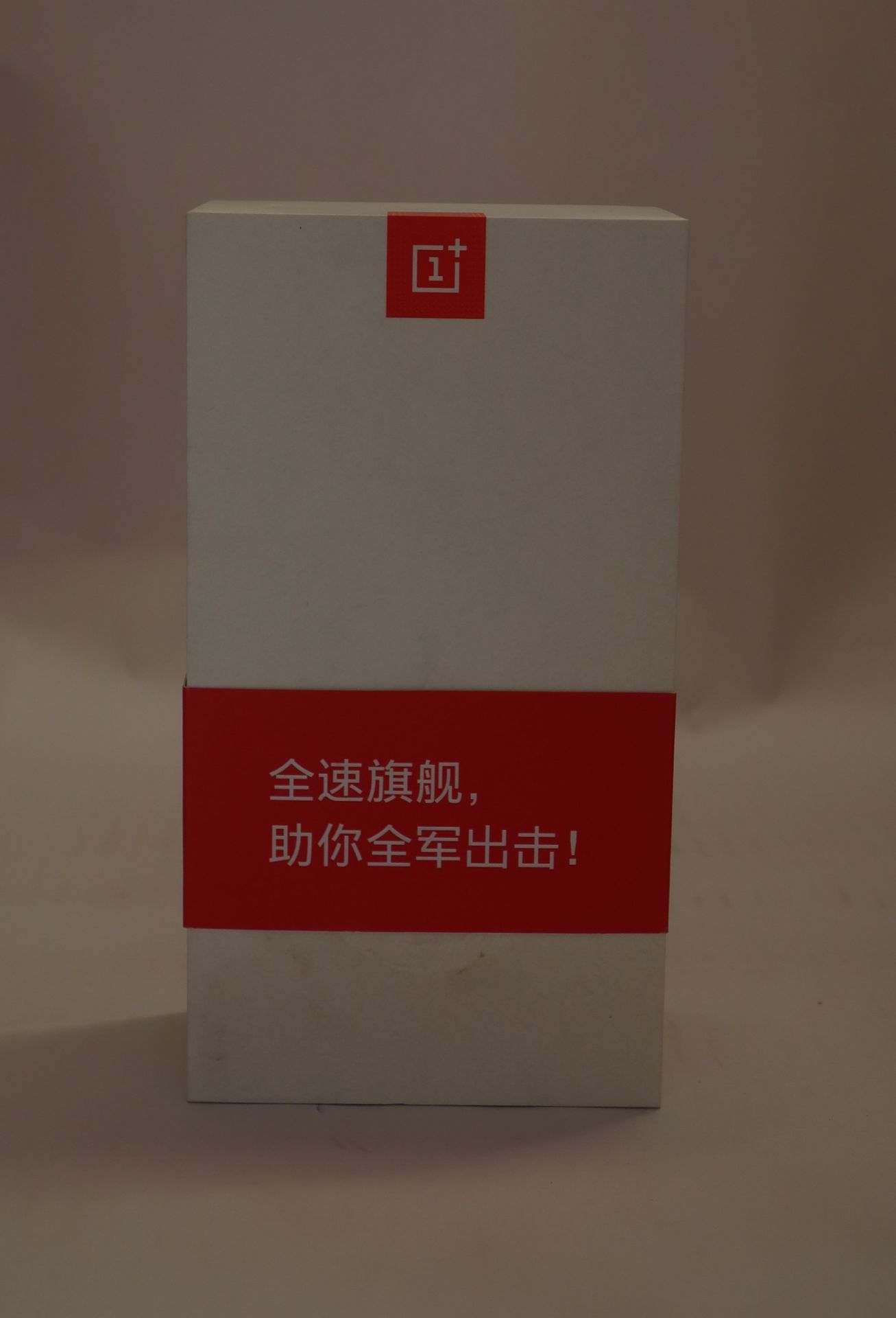 A boxed as new OnePlus 6T A6010 8GB RAM/128GB ROM in Midnight Black (IMEI: 869386041492474) (Two pin