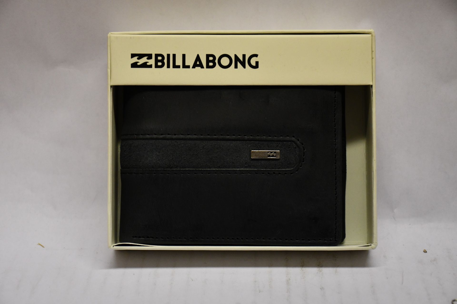 Six as new Billabong leather wallets (RRP £35 each).