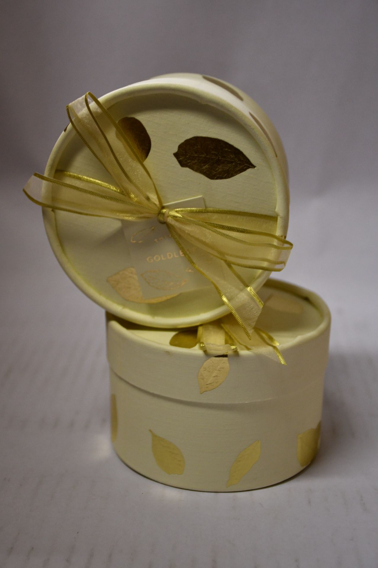 Four Thymes Goldleaf perfumed dusting powder.