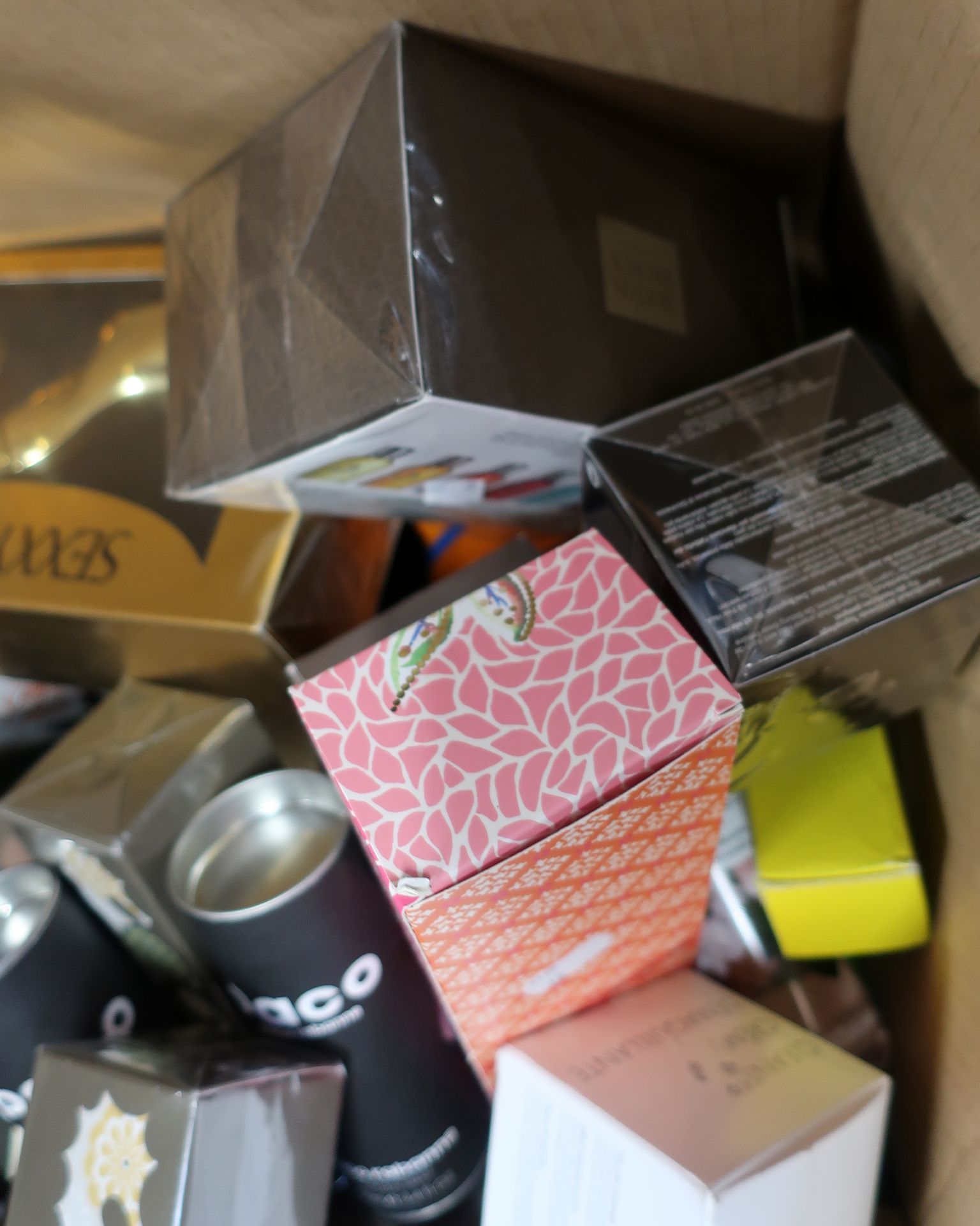 A box of luxury as new/used beauty products to include Hermes, Paco Rabanne, Molton Brown, - Image 2 of 4