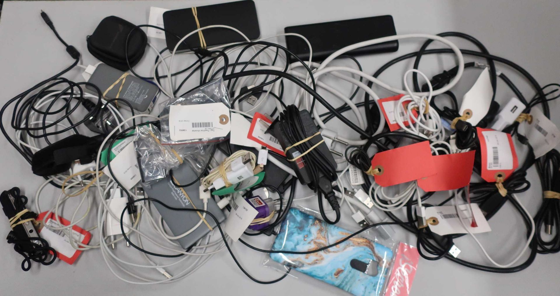 A box of assorted pre-owned small electrical items, chargers, cables and cases. - Image 6 of 8