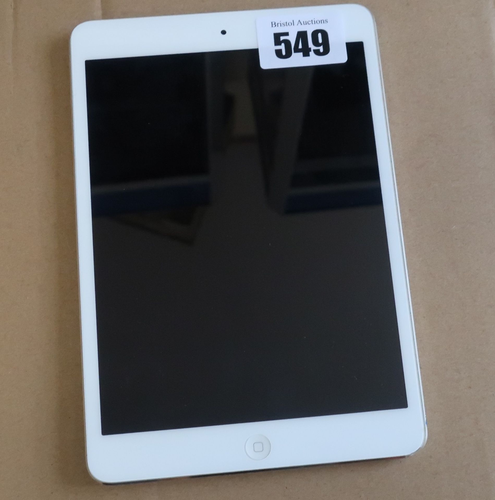 A pre-owned Apple iPad mini (Wi-Fi Only/1st Gen) A1432 in White (Serial: F7PL4BKNF196) (Activation