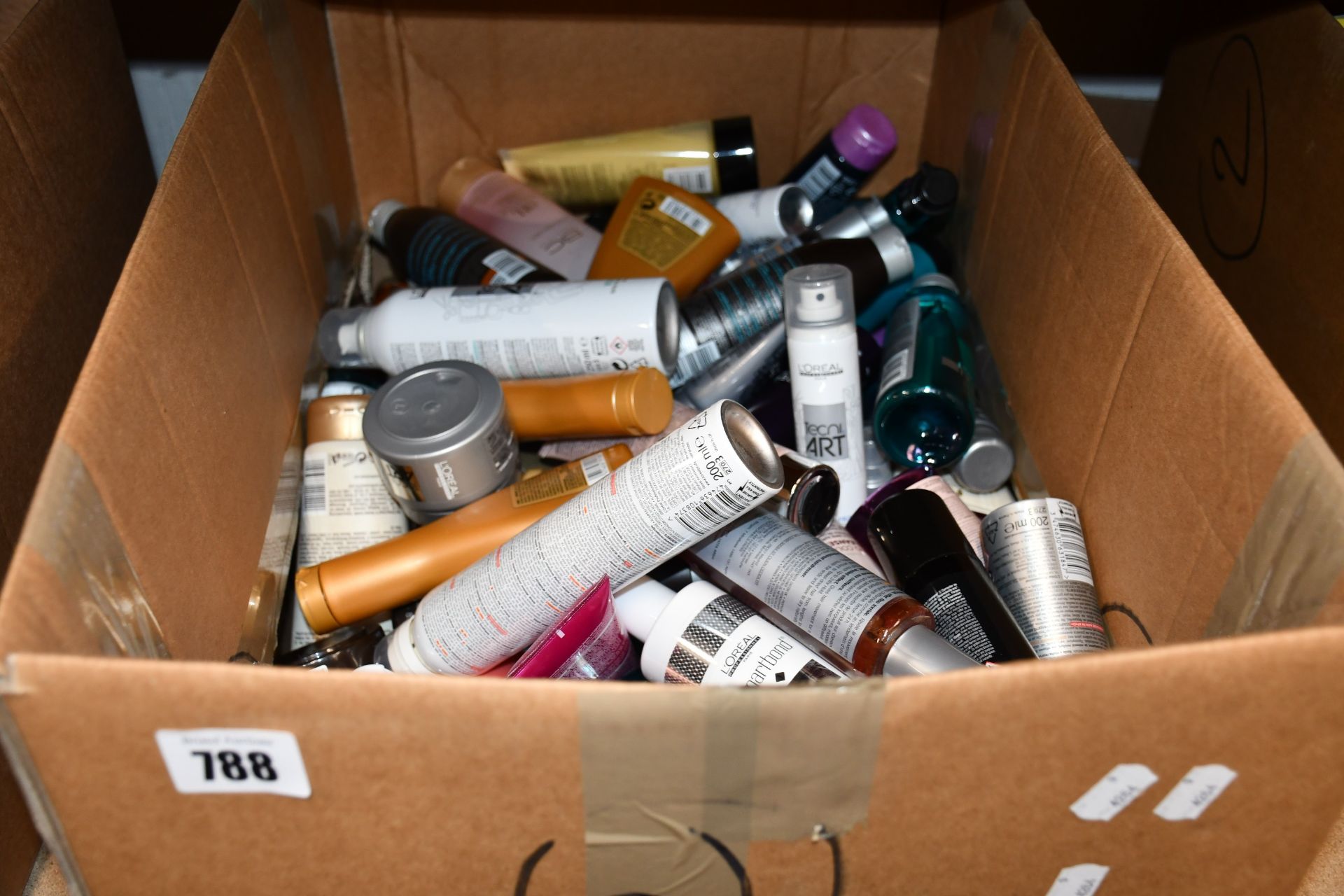 A quantity of as new L'Oréal hair care products (Approximately 75 items).