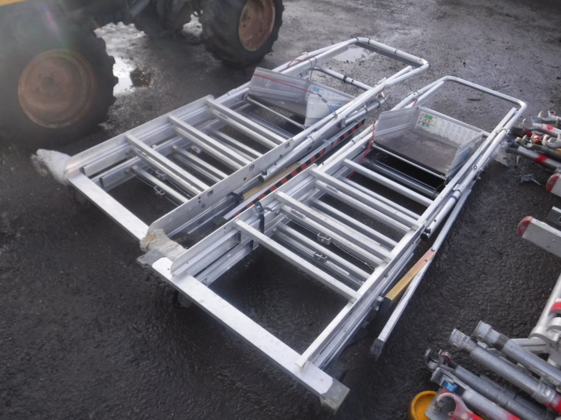 TELESCOPIC PLATFORM, 2 STEPLADDERS & SAFETY GUARD RAIL [NO VAT]