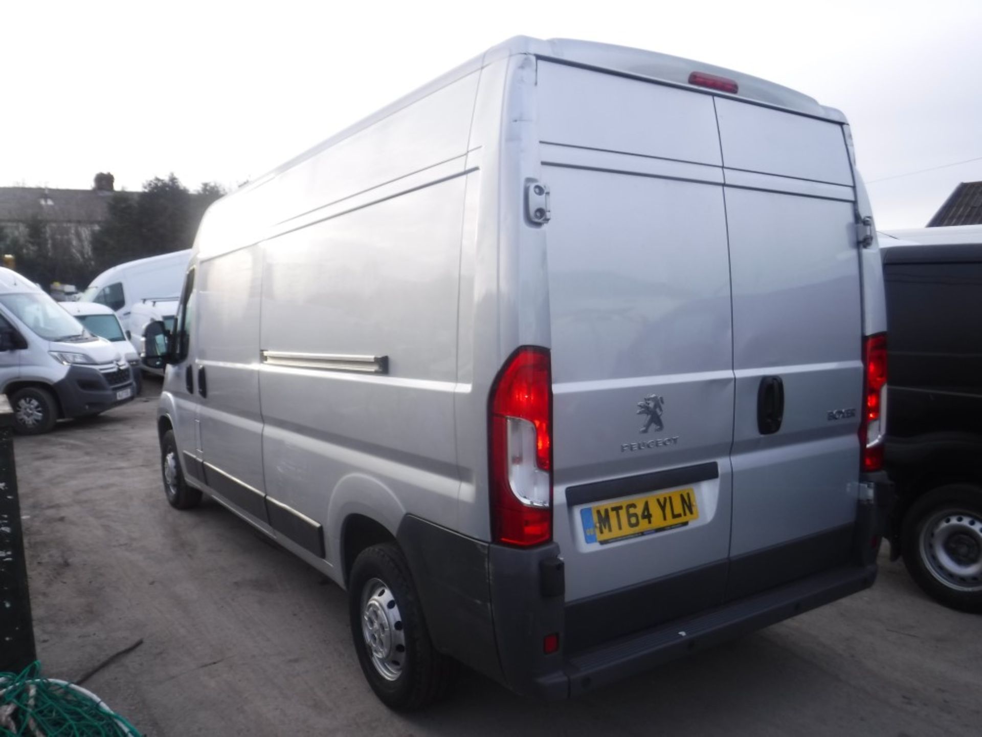 64 reg PEUGEOT BOXER 335 PROFESSIONAL HDI, 1ST REG 11/14, TEST 11/19, 68218M WARRANTED, V5 HERE, 1 - Image 3 of 6