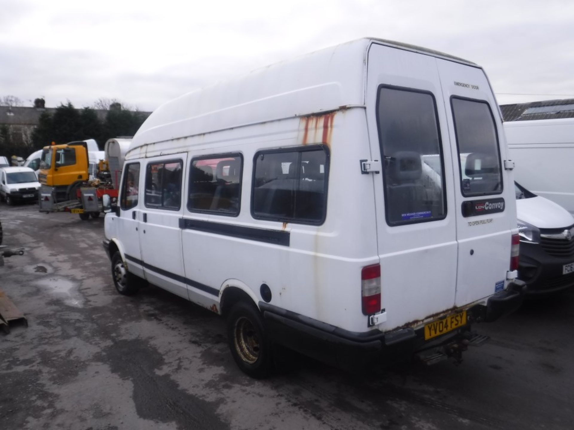 04 reg LDV CONVOY MINIBUS, 1ST REG 04/04, 32118M NOT WARRANTED, V5 HERE, 1 FORMER KEEPER [NO VAT] - Image 3 of 6