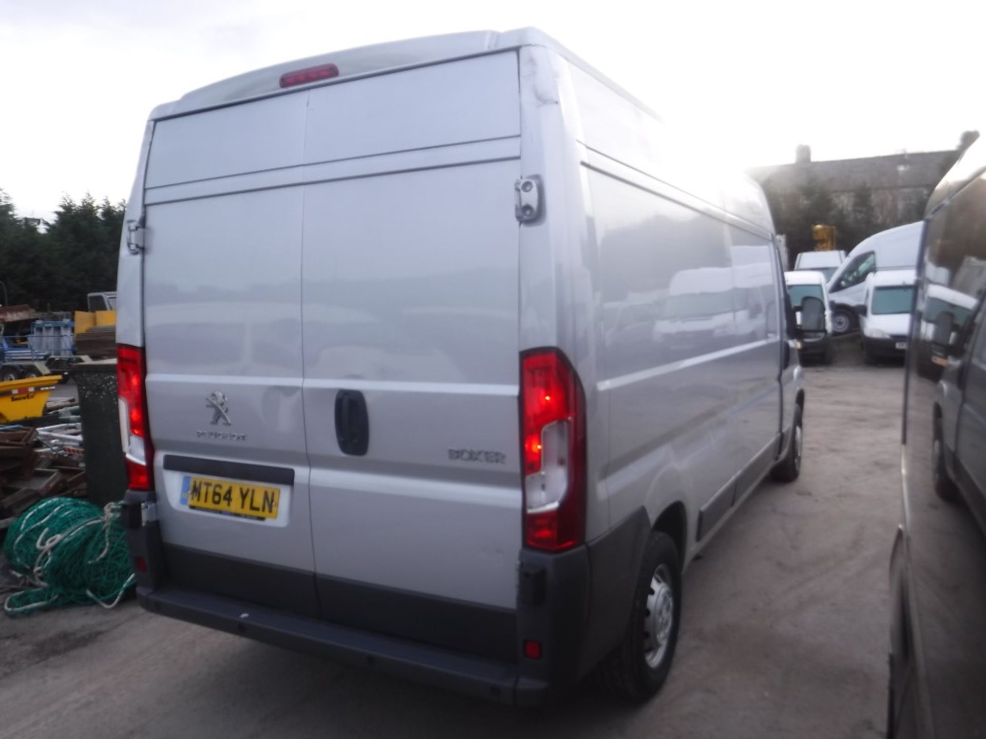 64 reg PEUGEOT BOXER 335 PROFESSIONAL HDI, 1ST REG 11/14, TEST 11/19, 68218M WARRANTED, V5 HERE, 1 - Image 4 of 6