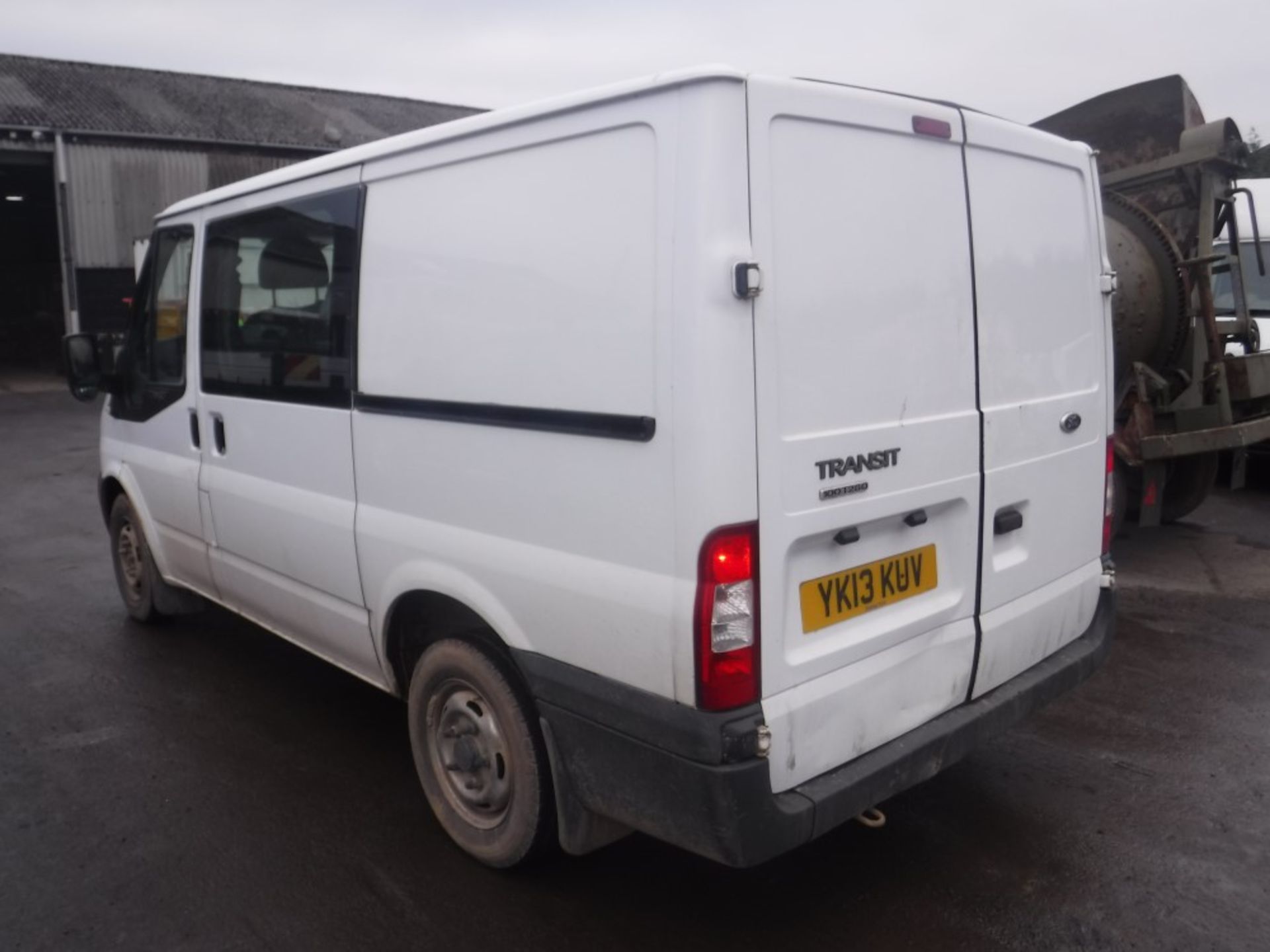 13 reg FORD TRANSIT 100 T280 FWD 6 SEATS, 1ST REG 04/13, TEST 04/19, 123721M NOT WARRANTED, NO V5 [+ - Image 3 of 7