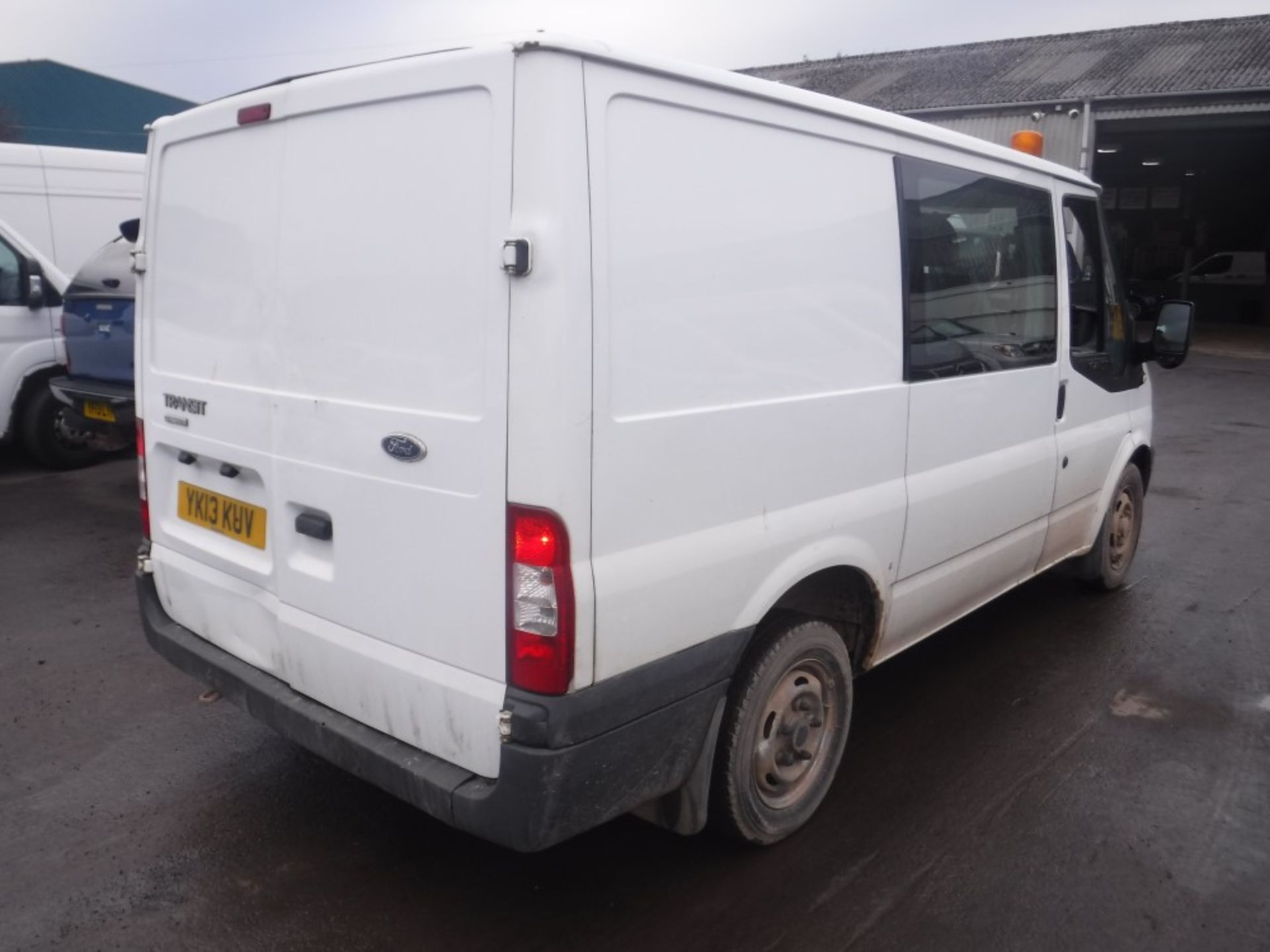 13 reg FORD TRANSIT 100 T280 FWD 6 SEATS, 1ST REG 04/13, TEST 04/19, 123721M NOT WARRANTED, NO V5 [+ - Image 4 of 7