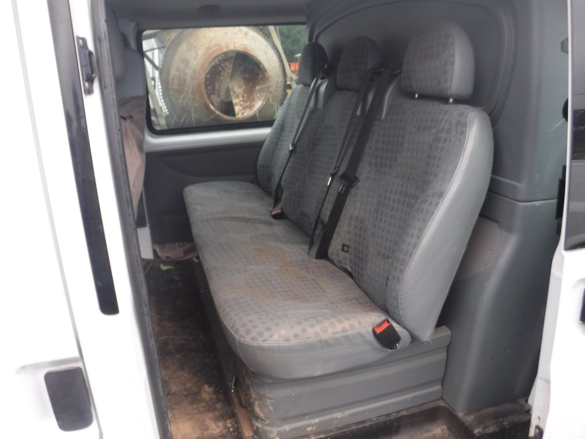 13 reg FORD TRANSIT 100 T280 FWD 6 SEATS, 1ST REG 04/13, TEST 04/19, 123721M NOT WARRANTED, NO V5 [+ - Image 6 of 7