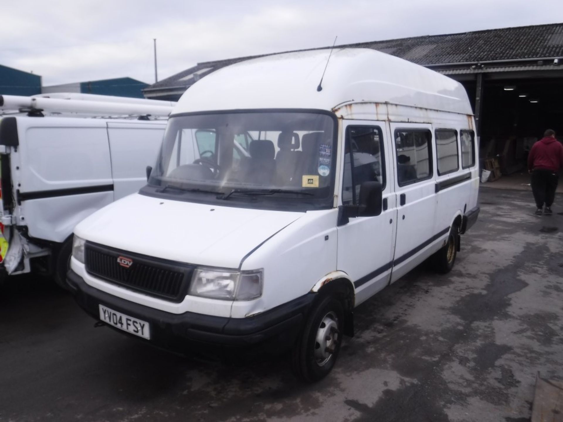 04 reg LDV CONVOY MINIBUS, 1ST REG 04/04, 32118M NOT WARRANTED, V5 HERE, 1 FORMER KEEPER [NO VAT] - Image 2 of 6