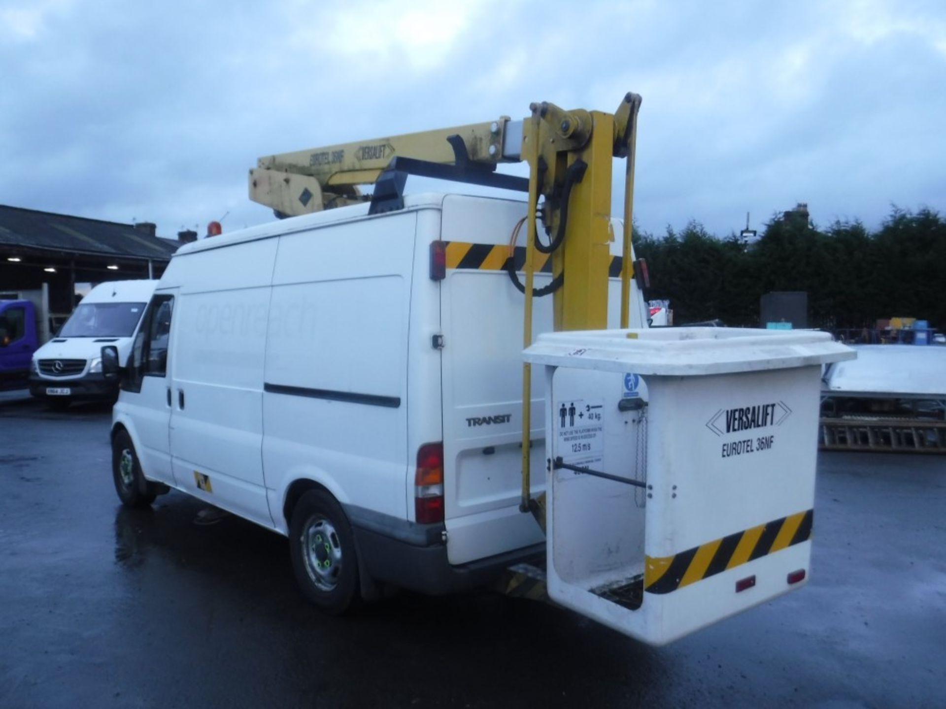 53 reg FORD TRANSIT 350 CHERRY PICKER, 1ST REG 12/03, 136861M NOT WARRANTED, V5 HERE, 1 OWNER FROM - Image 3 of 5