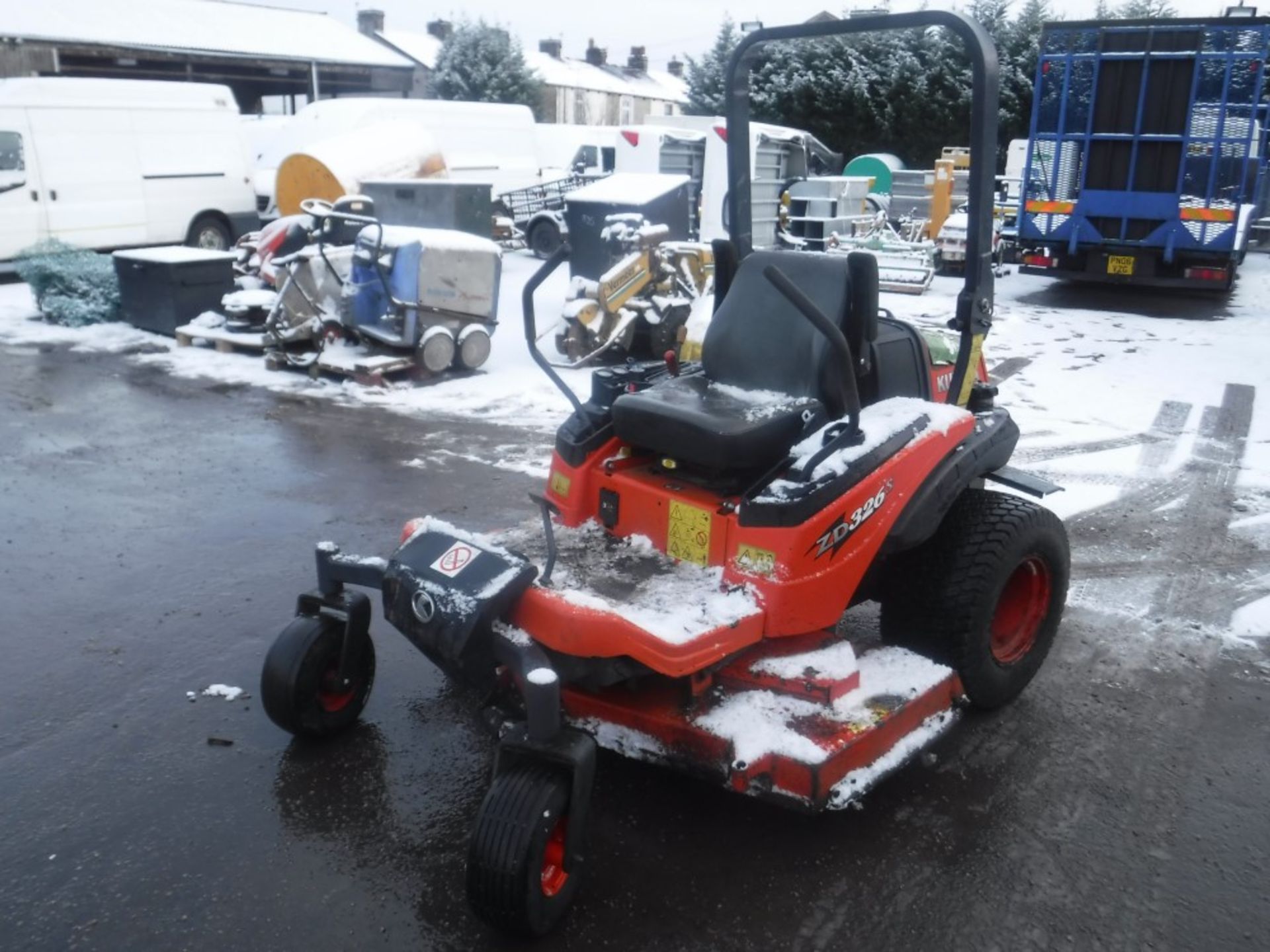 KUBOTA 236S ZERO TURN RIDE ON MOWER, 2264 HOURS (294) [+ VAT]