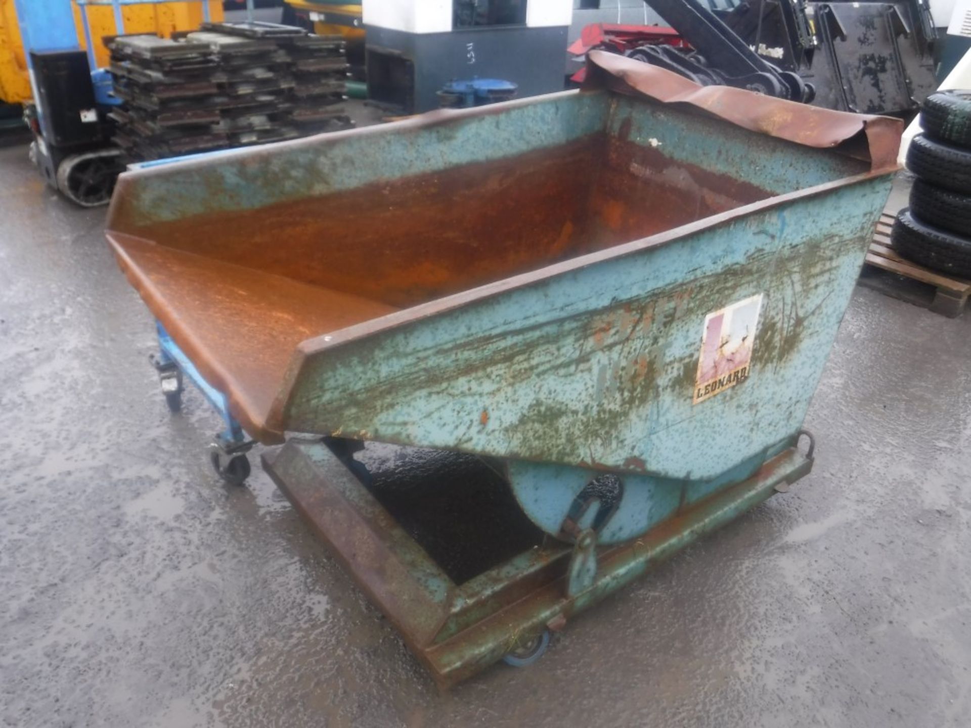 LARGE TIPPING SKIP [+ VAT]