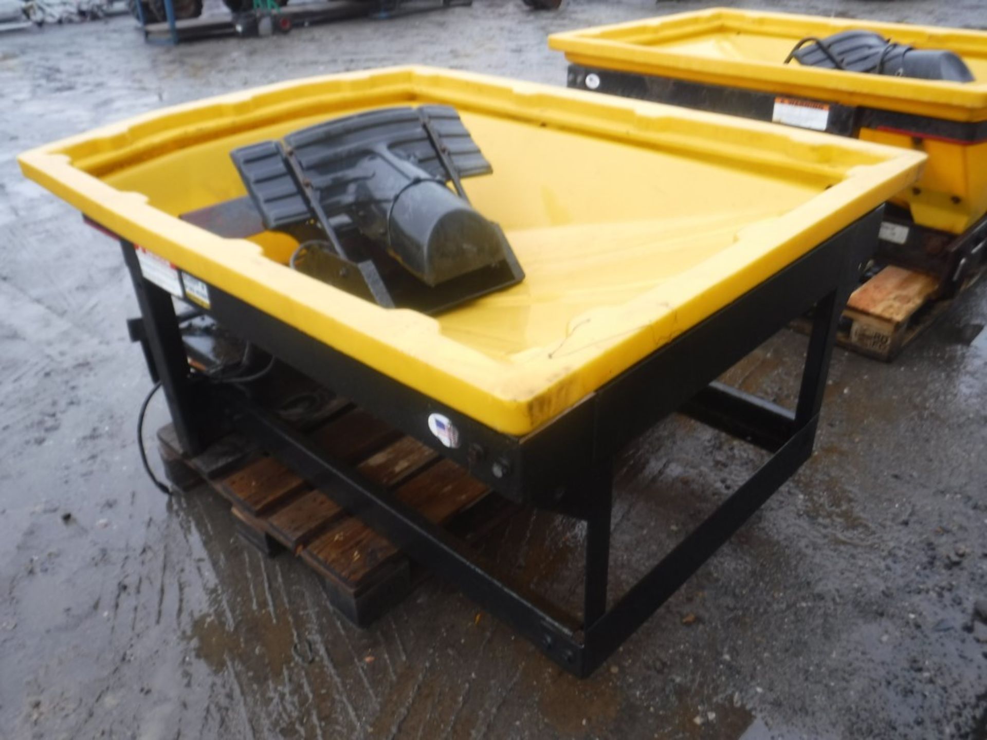 SNOW-EX VEE PRO 300 VEHICLE MOUNTED GRITTER [+ VAT] - Image 2 of 2