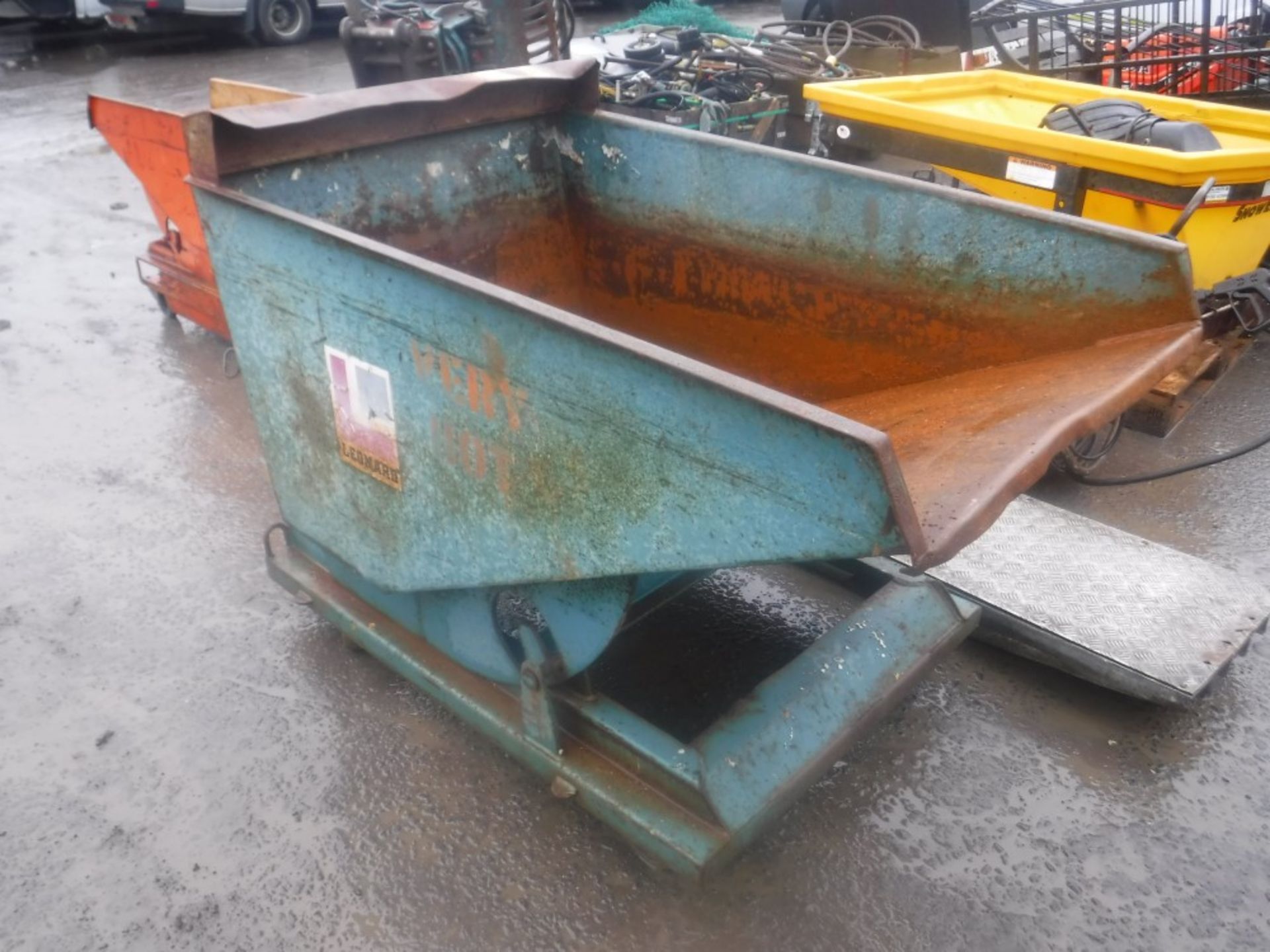 LARGE TIPPING SKIP [+ VAT]