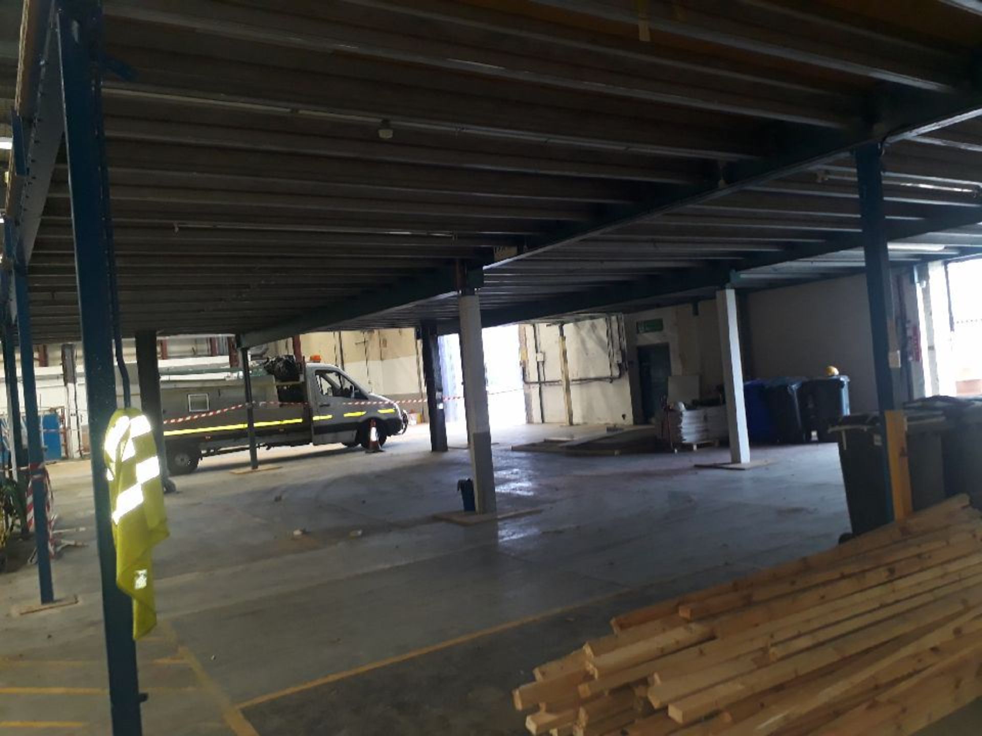 COMPLETE 45' X 50' MEZZANINE FLOOR C/W METAL STAIRCASE [NO VAT] - Image 7 of 9