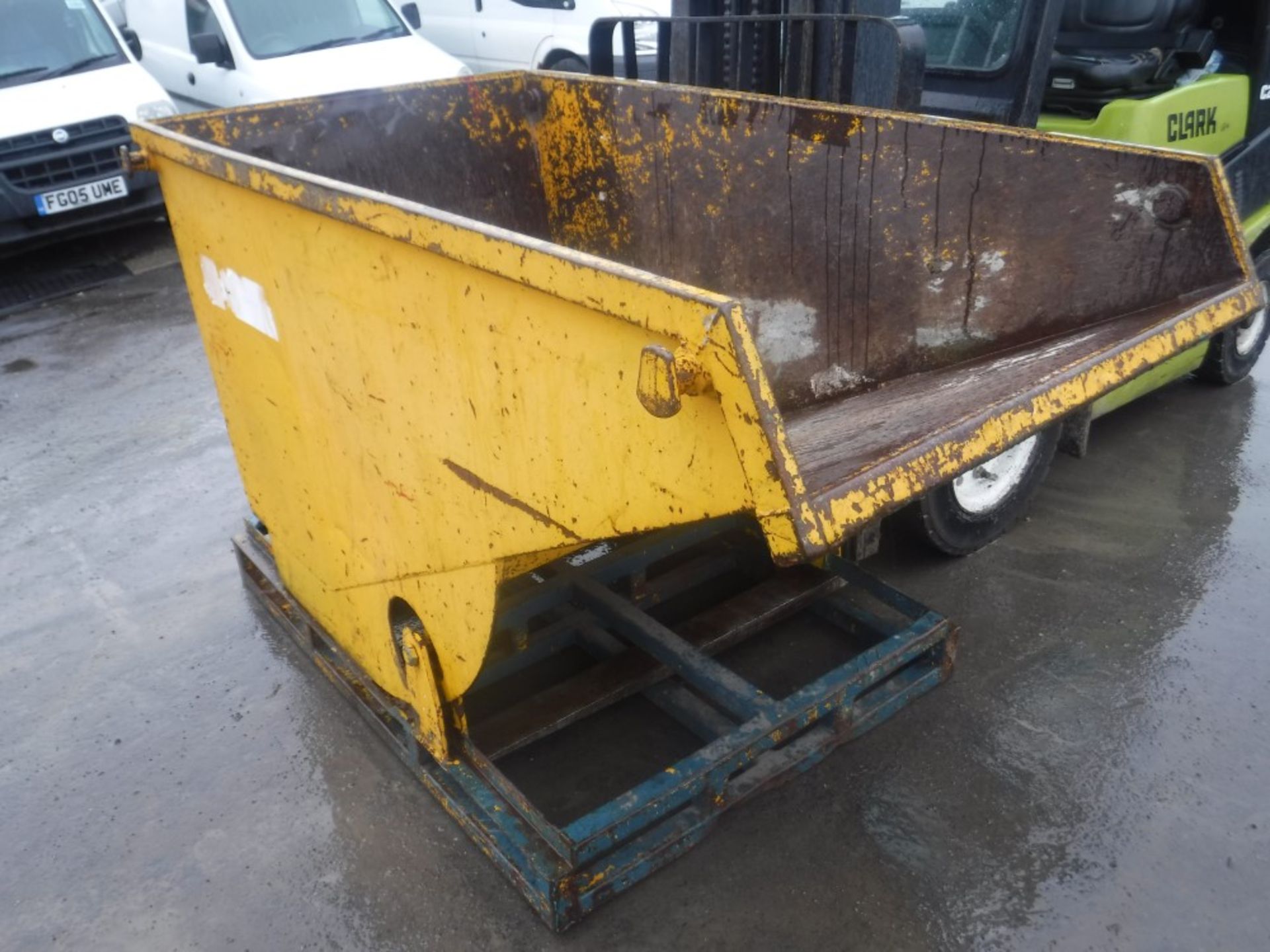 HEAVY DUTY FORK SKIP [+ VAT]