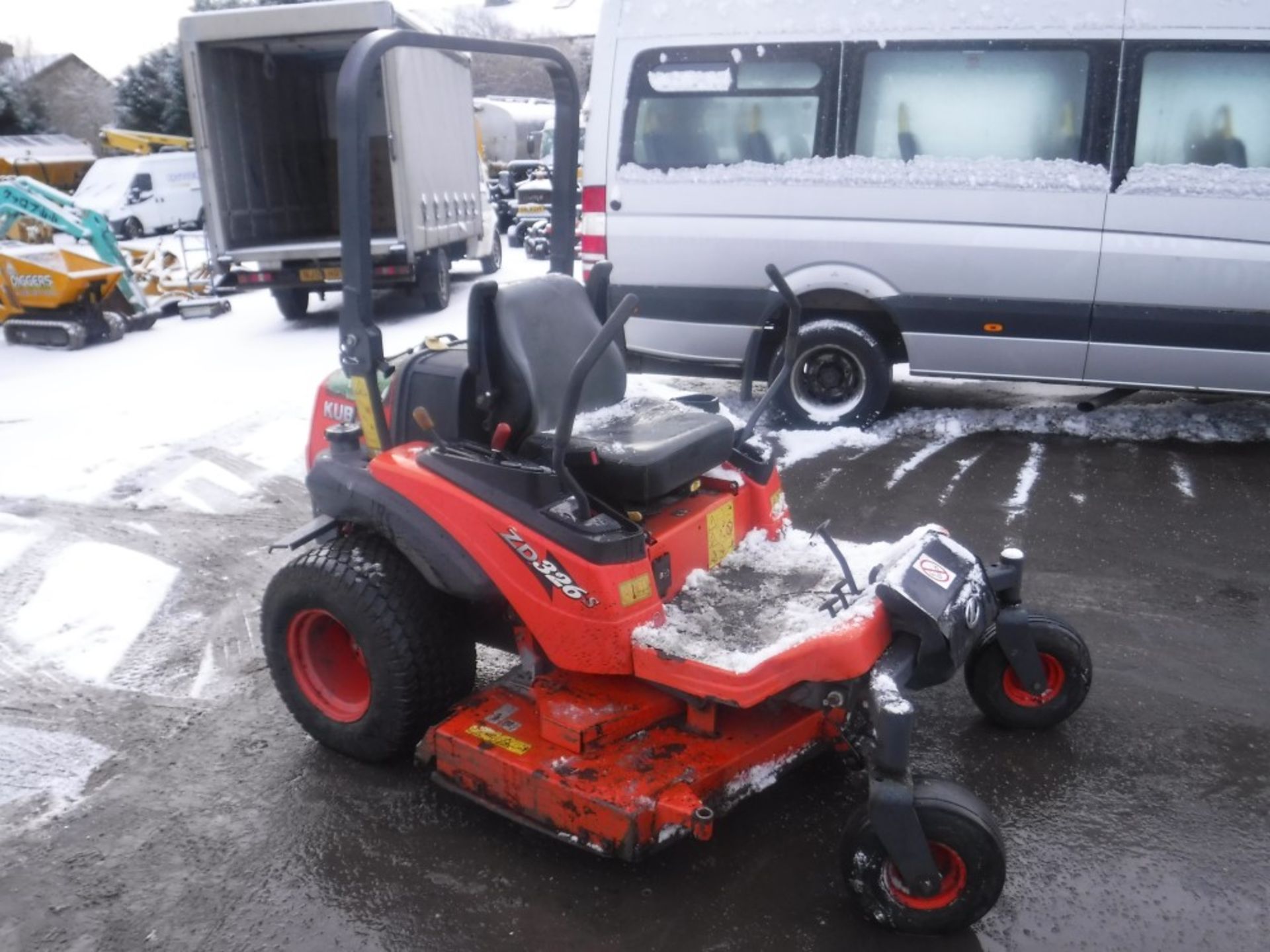 KUBOTA 236S ZERO TURN RIDE ON MOWER, 2264 HOURS (294) [+ VAT] - Image 4 of 5