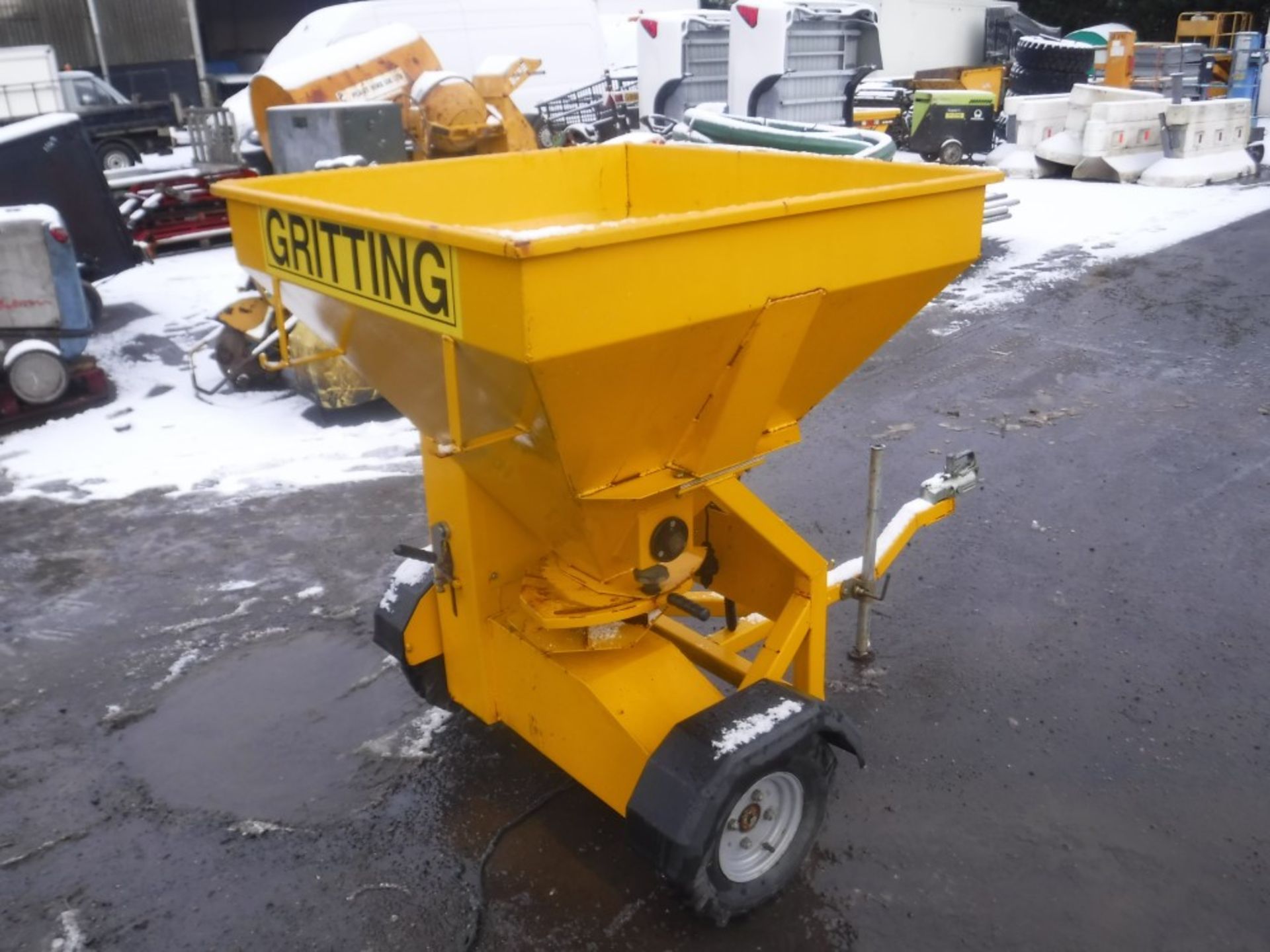 1/2 TON SALT SPREADER [NO VAT] - Image 3 of 4