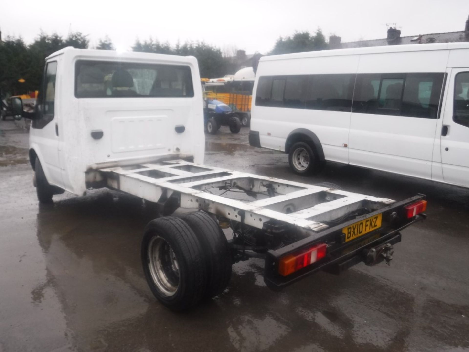 10 reg FORD TRANSIT 100 T350M MWB CHASSIS CAB, 1ST REG 04/10, TEST 01/20, 138285M NOT WARRANTED, - Image 3 of 5