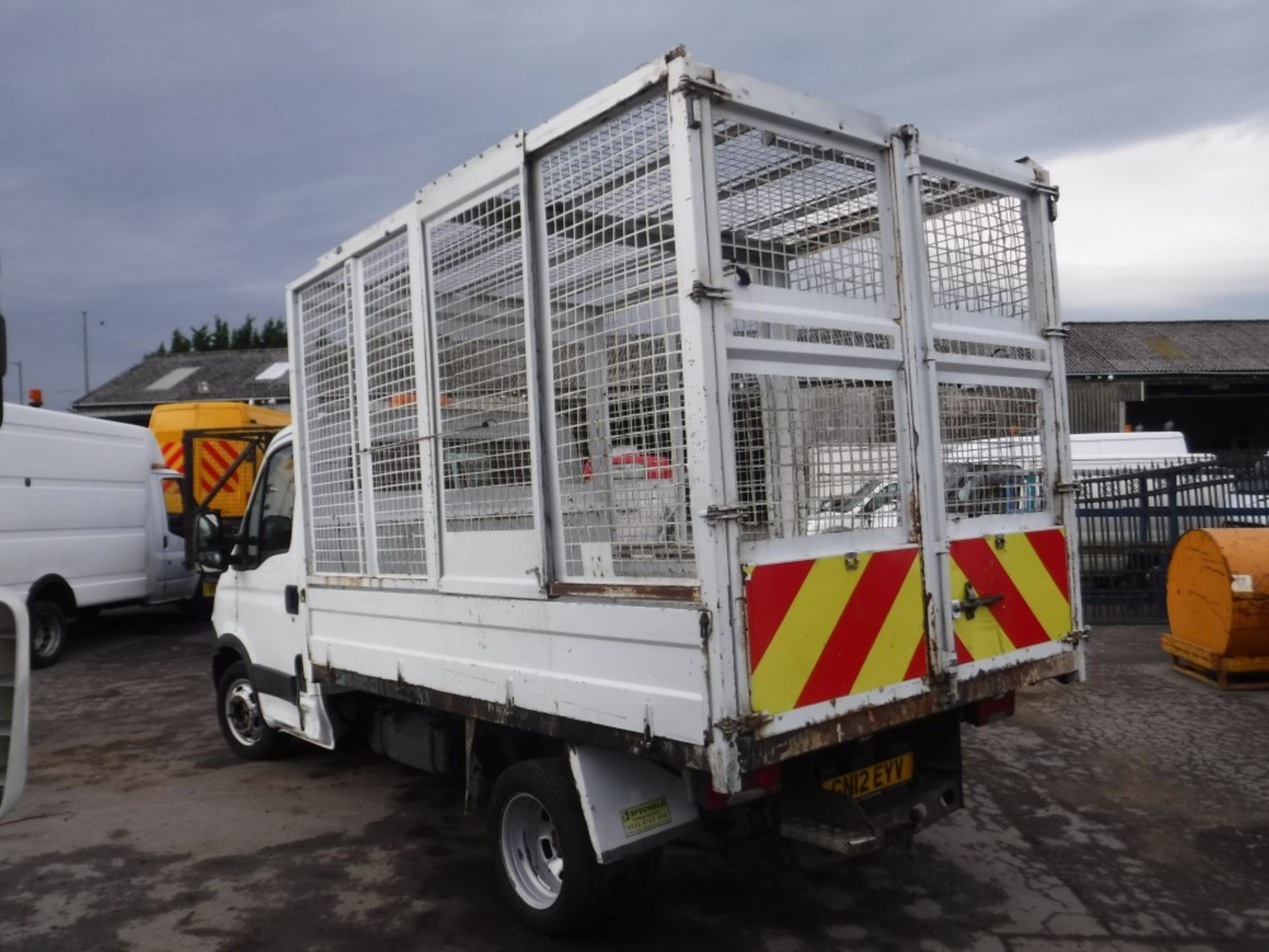 12 reg IVECO DAILY 35C11 MWB CAGED TIPPER, 1ST REG 04/12, TEST 04/19, 102241M, V5 HERE, 1 FORMER - Image 3 of 5