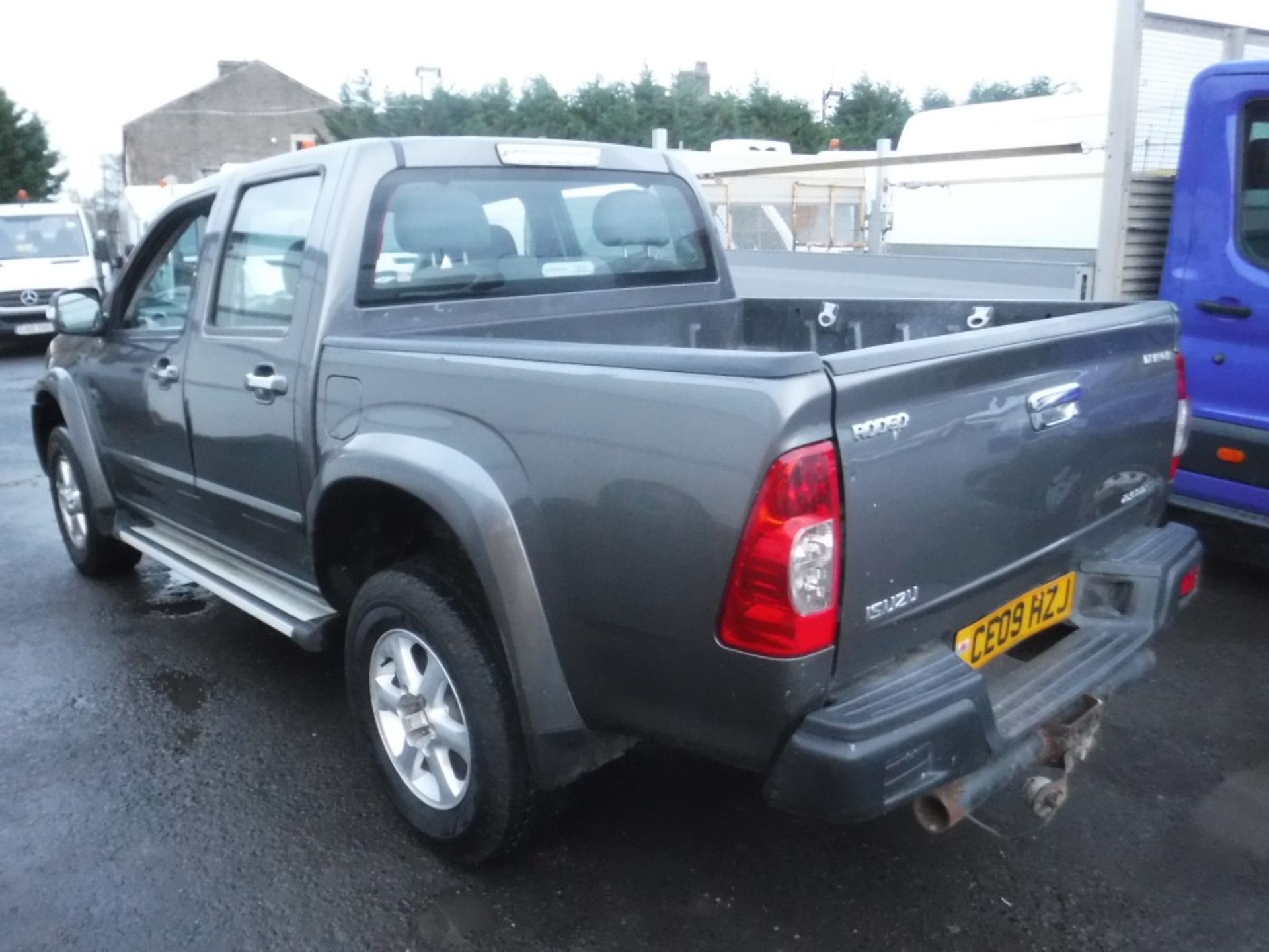 09 reg ISUZU RODEO DENVER D/C PICKUP, 1ST REG 03/09, TEST 05/19, 118858M WARRANTED, V5 HERE, 1 - Image 3 of 5