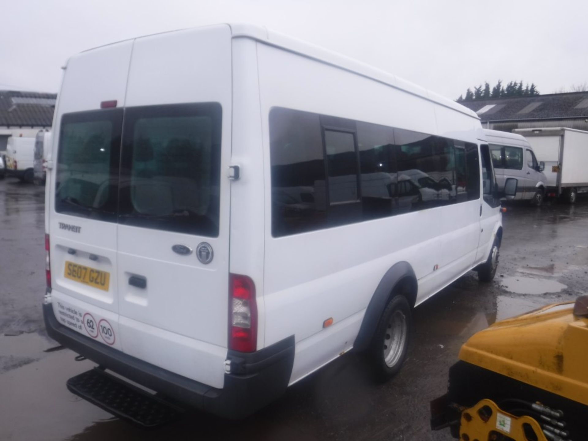 07 reg FORD TRANSIT 100 17 SEAT RWD MINIBUS, 1ST REG 05/07, TEST 07/19, 124468M WARRANTED, V5 - Image 4 of 5