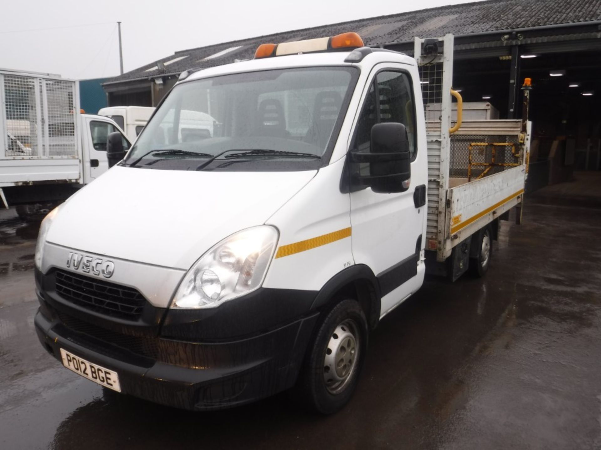 12 reg IVECO DAILY 35S13 MWB DROPSIDE, 1ST REG 05/12, TEST 05/19, 157976M WARRANTED, V5 HERE, 1 - Image 2 of 5