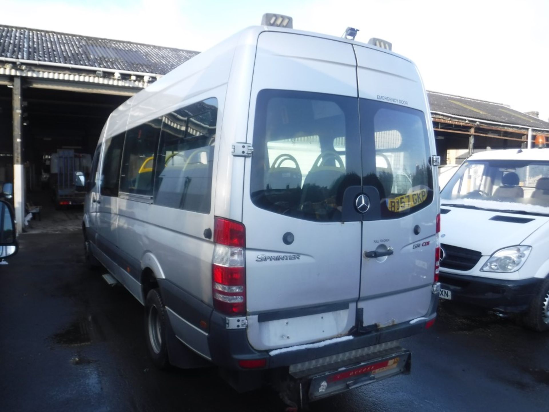 57 reg MERCEDES SPRINTER 511 CDI AUTO MINIBUS (DIRECT) 1ST REG 12/07, 441292KM NOT WARRANTED, V5 - Image 3 of 6