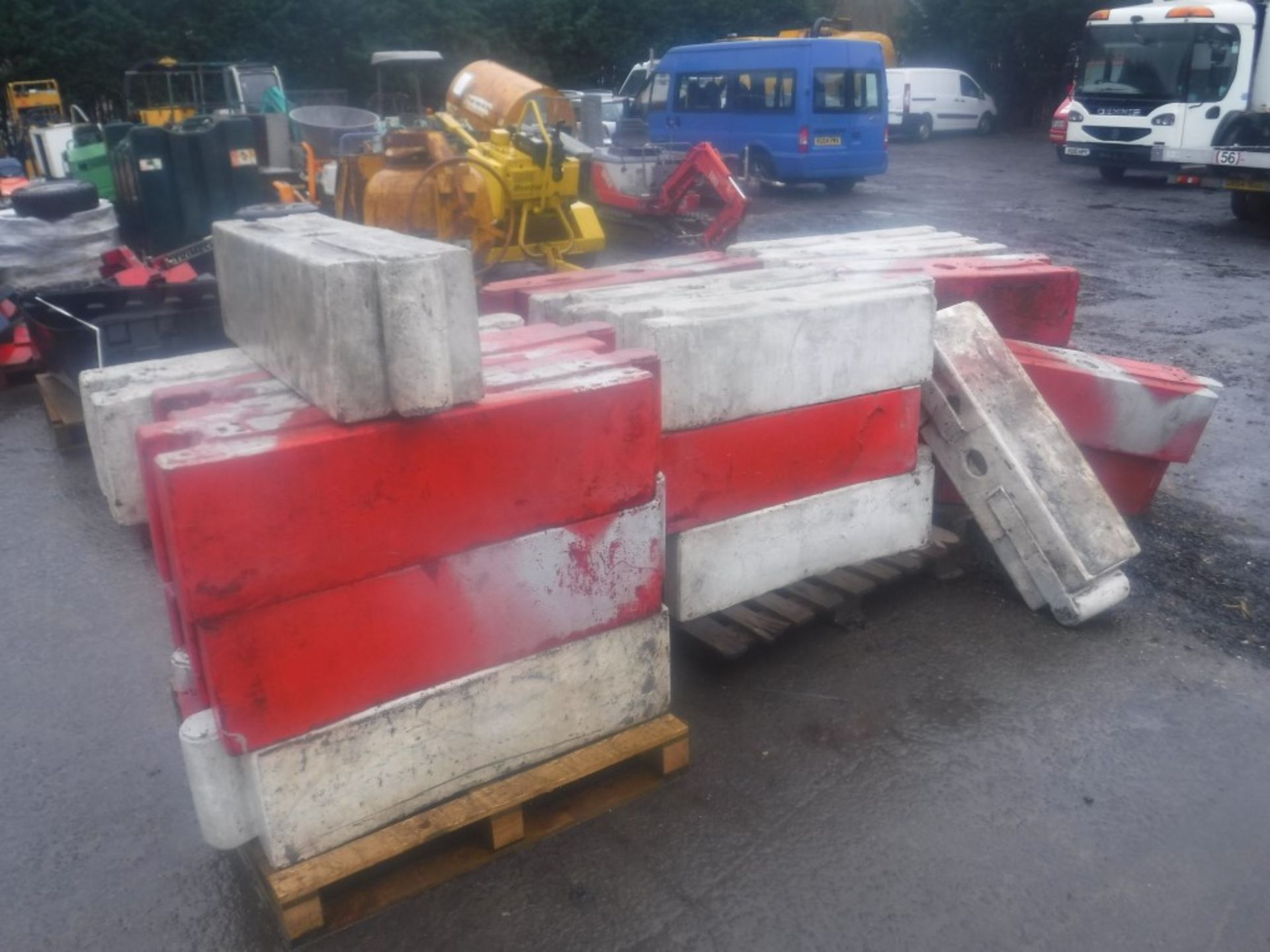 3 PALLETS SITE FENCING FEET [NO VAT]