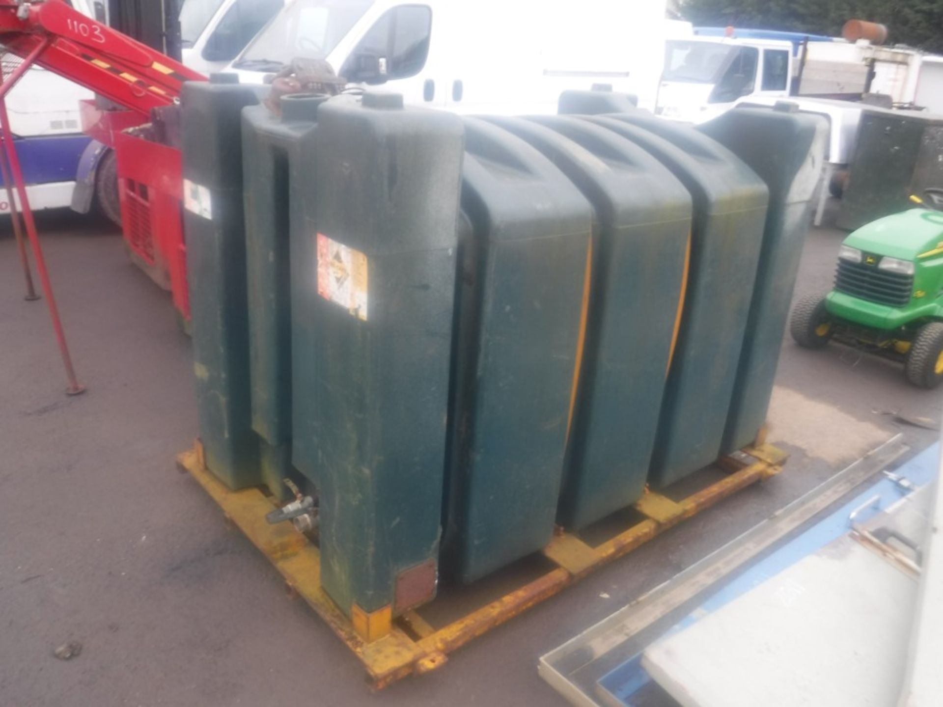 500 GALLON TANK ON SKID [NO VAT]