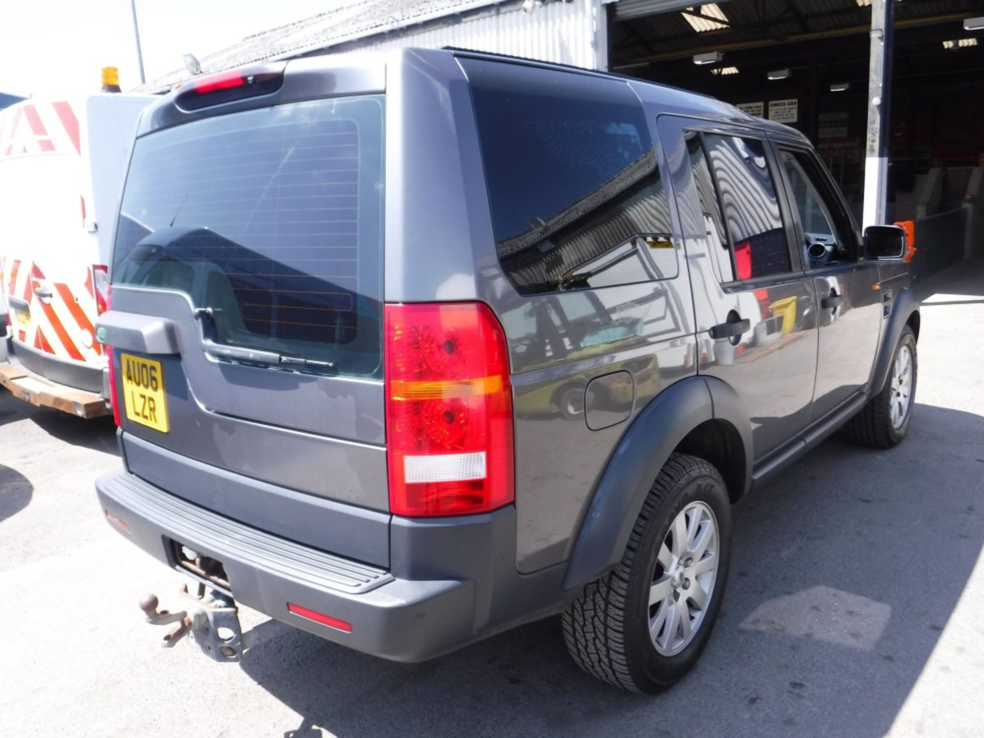 06 reg LAND ROVER DISCOVERY 3 TDV6, 1ST REG 04/06, 260458KM WARRANTED, V5 HERE, 5 FORMER - Image 4 of 5