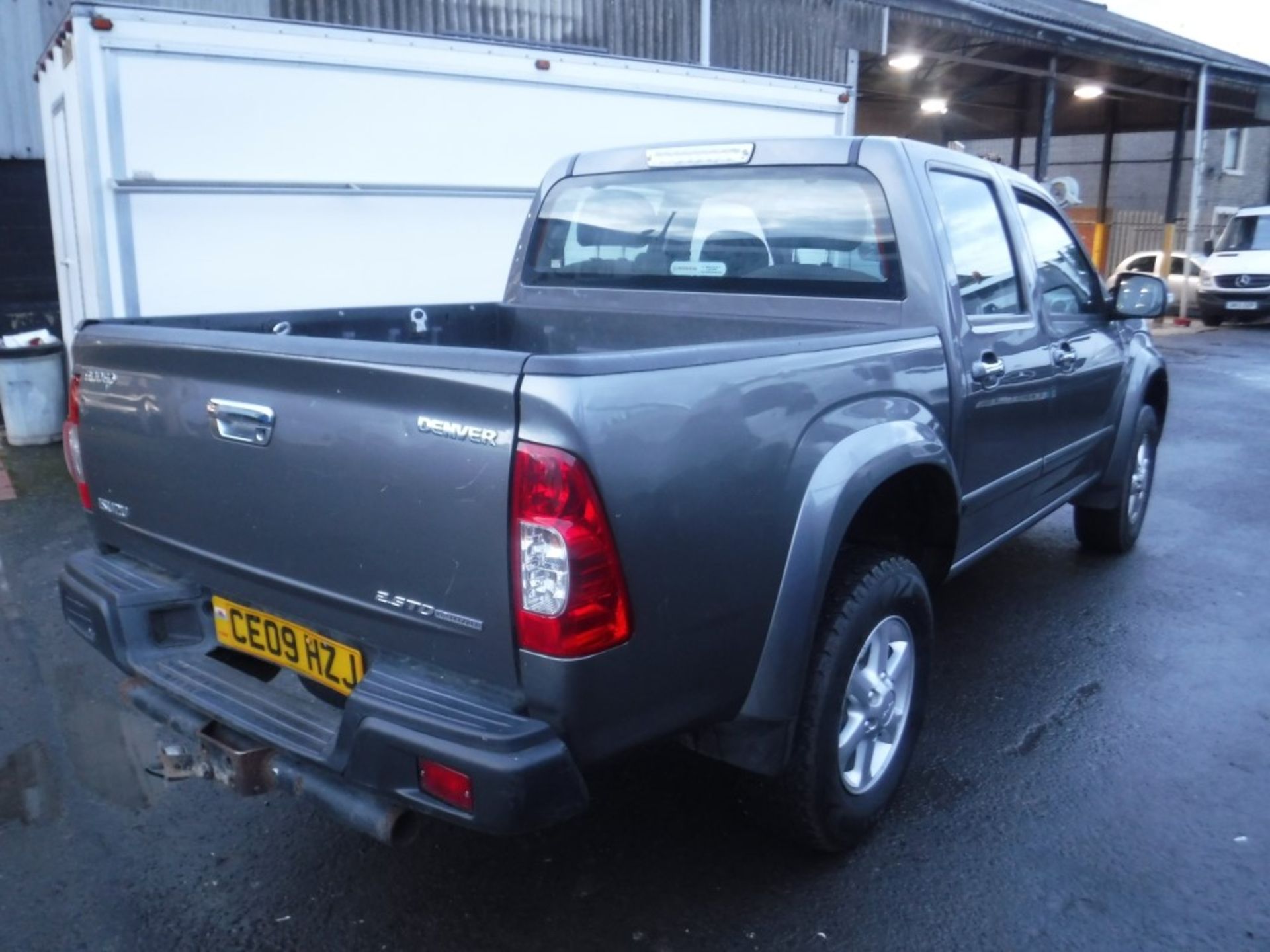 09 reg ISUZU RODEO DENVER D/C PICKUP, 1ST REG 03/09, TEST 05/19, 118858M WARRANTED, V5 HERE, 1 - Image 4 of 5