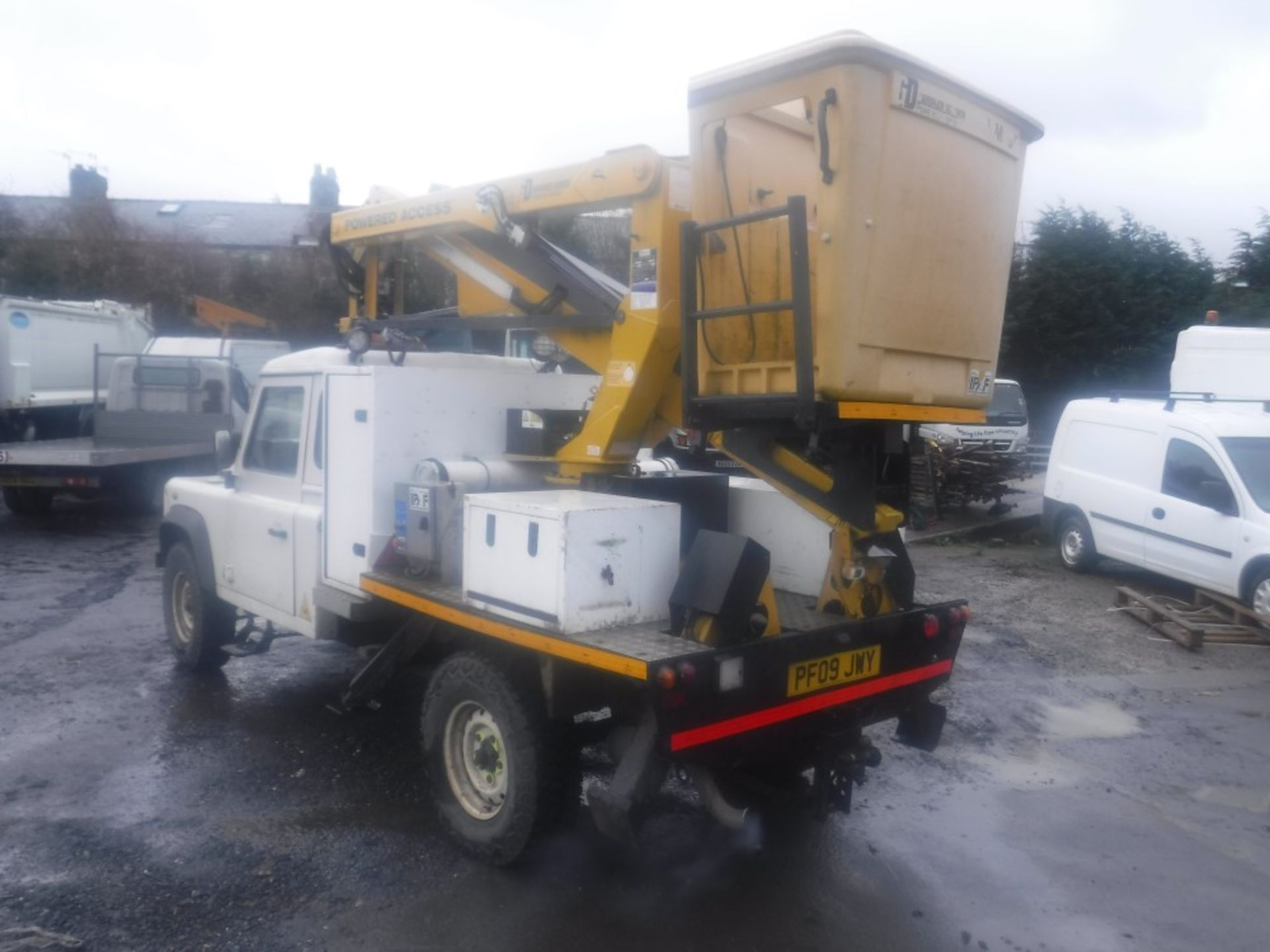 09 reg LAND ROVER DEFENDER 130 S/C C/W POWERED ACCESS LIFT (DIRECT ELECTRICITY NW) 1ST REG 06/09, - Image 3 of 5