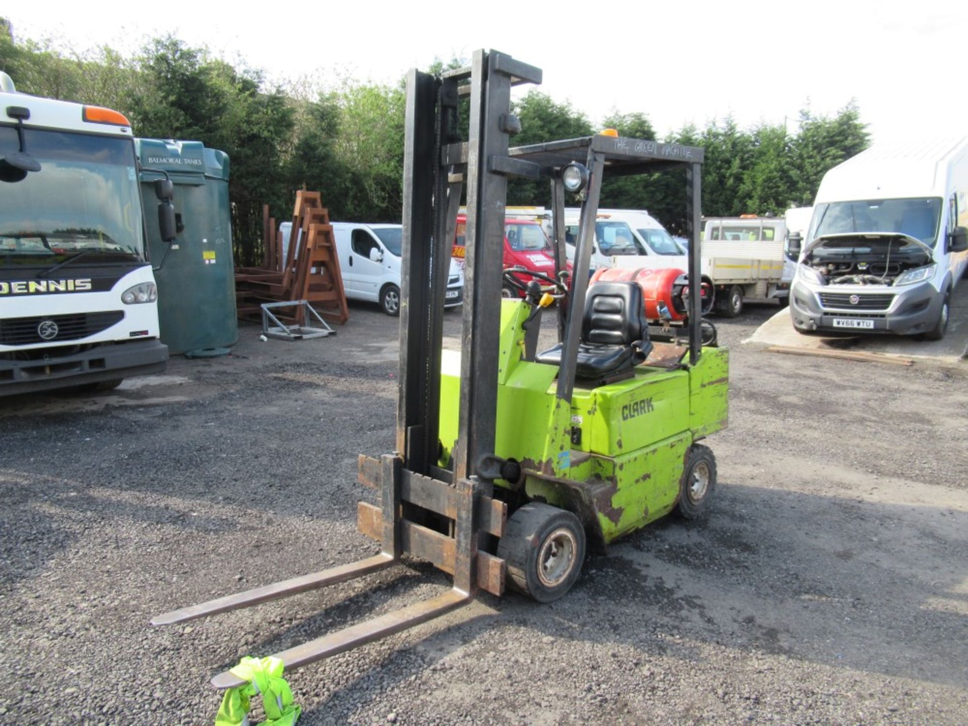 CLARKE FORKLIFT TRUCK, 624 HOURS NOT WARRANTED [NO VAT] - Image 2 of 4