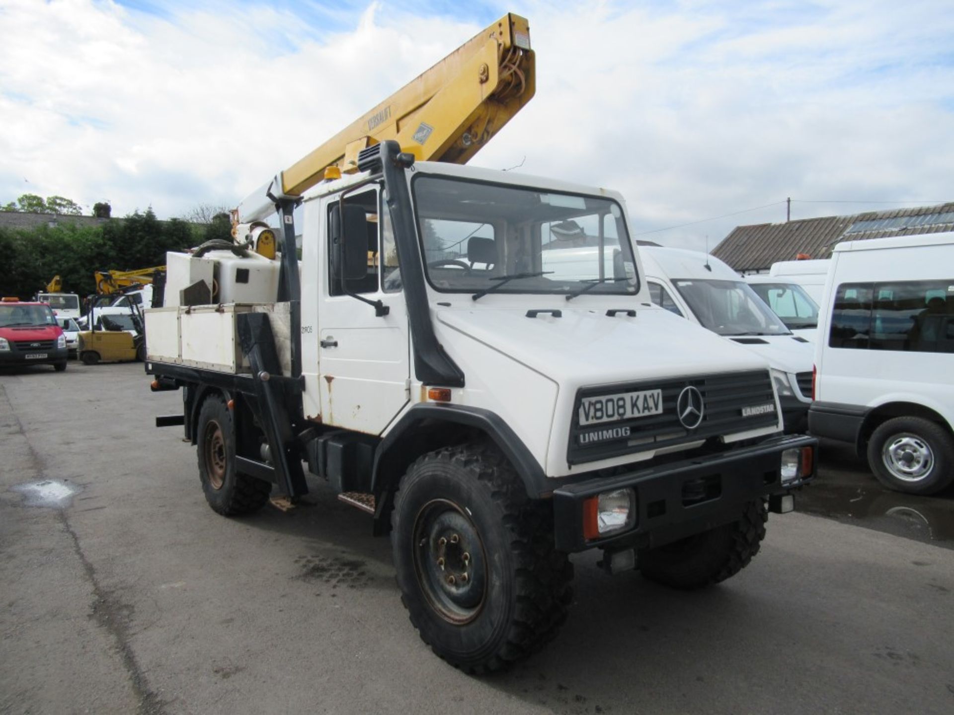 V reg MERCEDES UNIMOG U100L C/W VERSALIFT HOIST (DIRECT ELECTRICITY NW) 1ST REG 11/99, 136968KM,