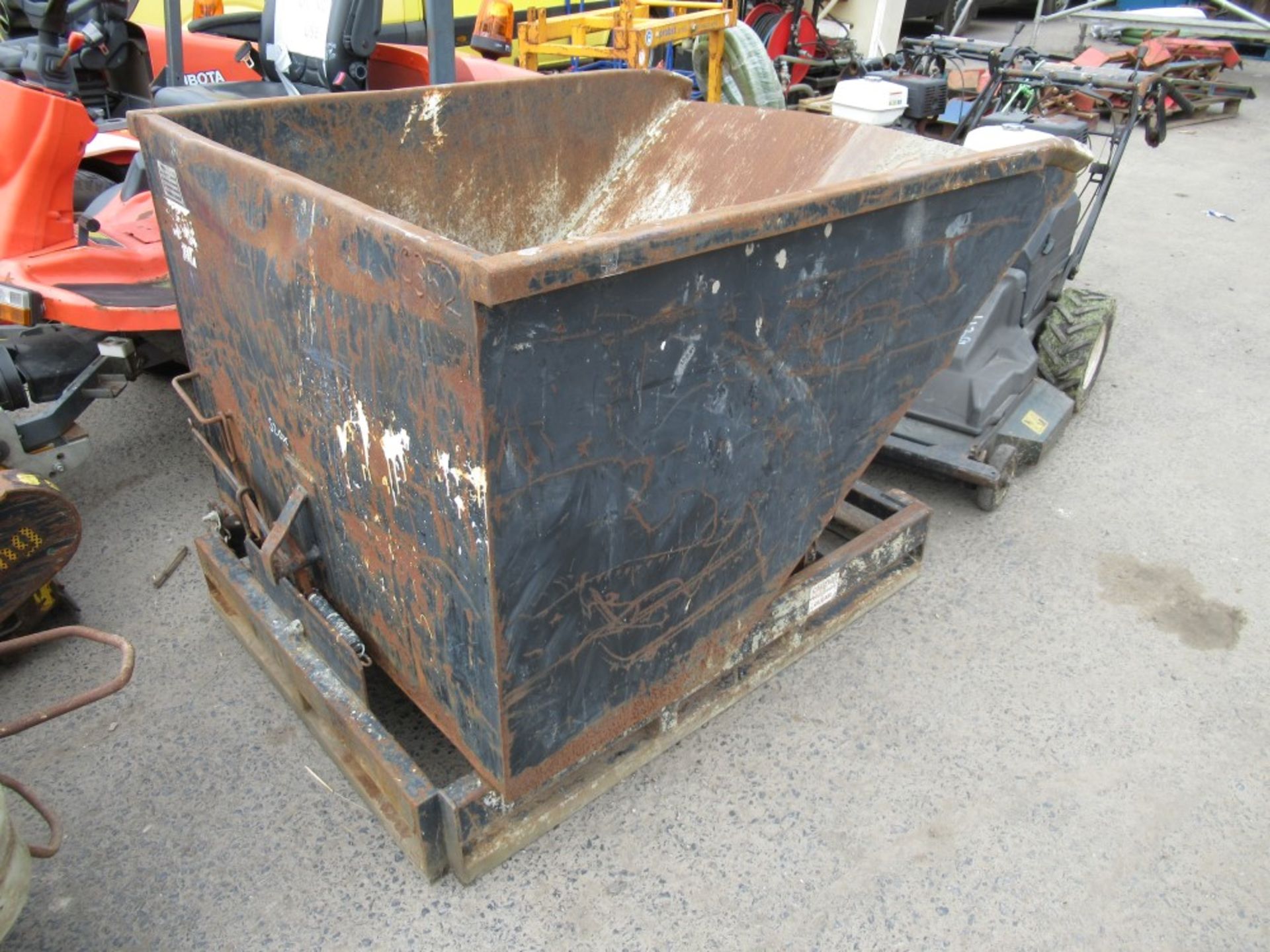 FORK LIFT TIPPING SKIP [+ VAT]