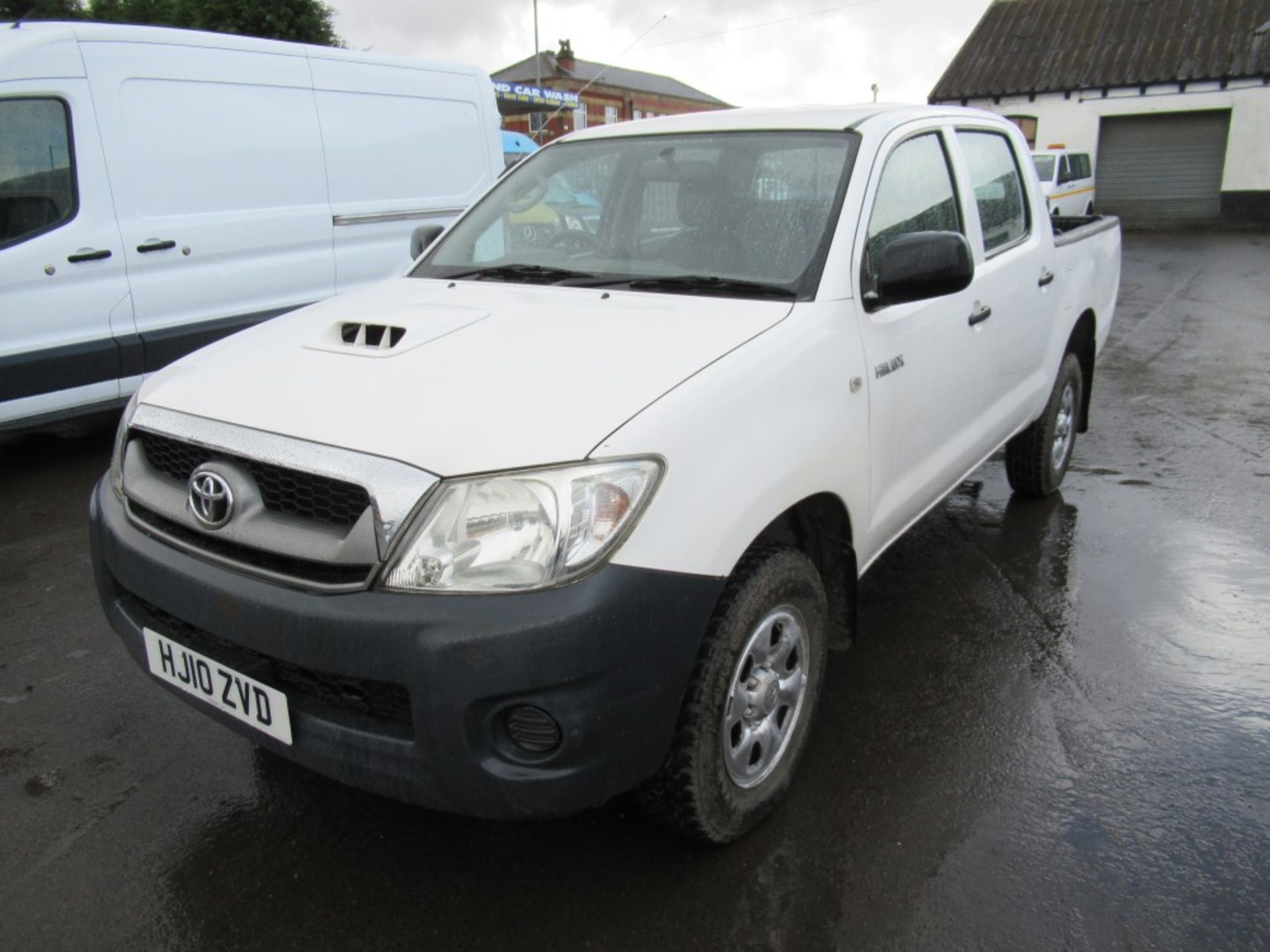 10 reg TOYOTA HILUX HL2 D-4D 4 X 4, 1ST REG 05/10, TEST 05/19, 131207M NOT WARRANTED, V5 HERE, 1 - Image 2 of 5