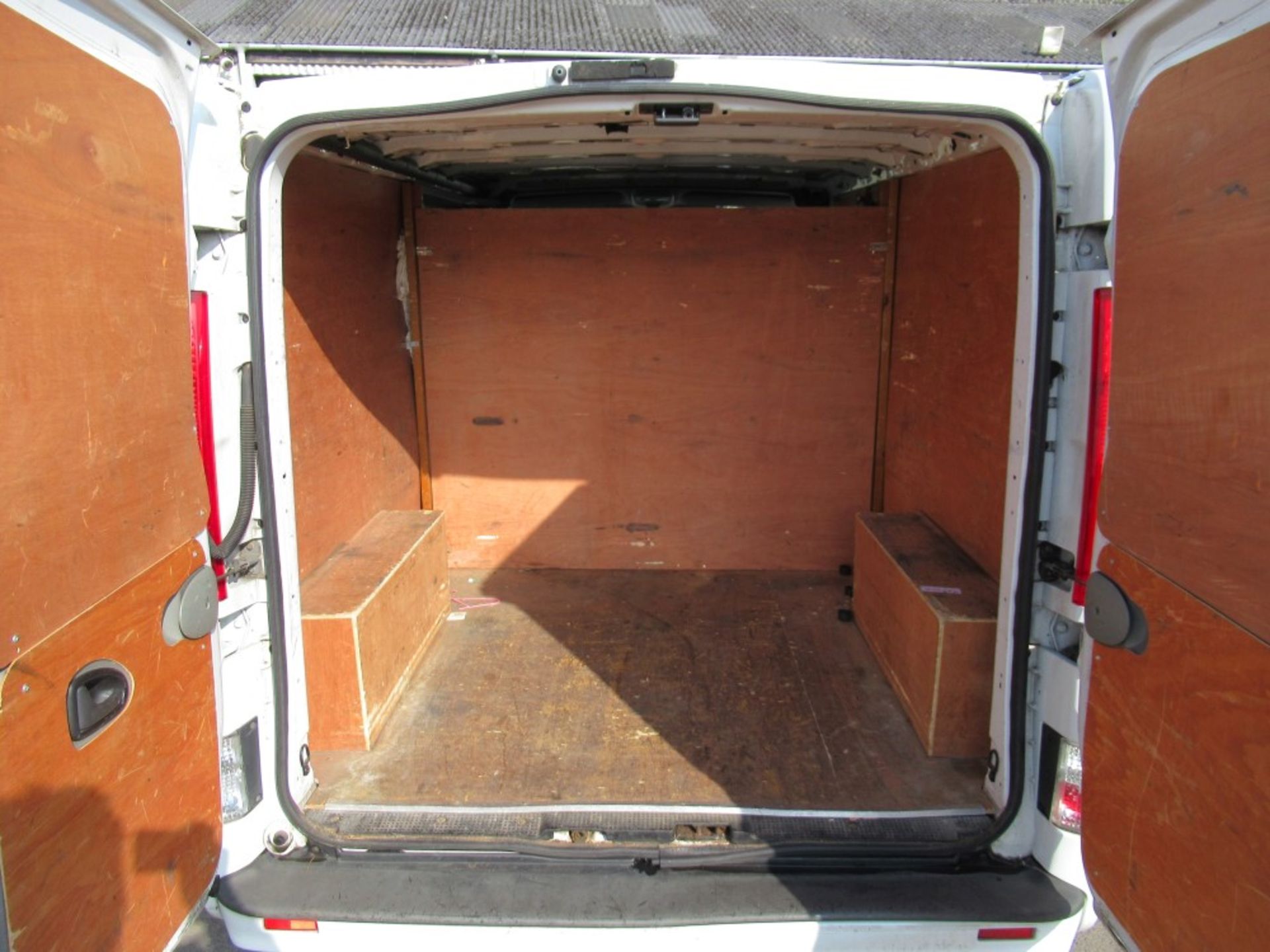 61 reg VAUXHALL VIVARO 2900 SPORT CDTI, 1ST REG 10/11,TEST 04/20, 153385M WARRANTED, V5 HERE, 1 - Image 5 of 7