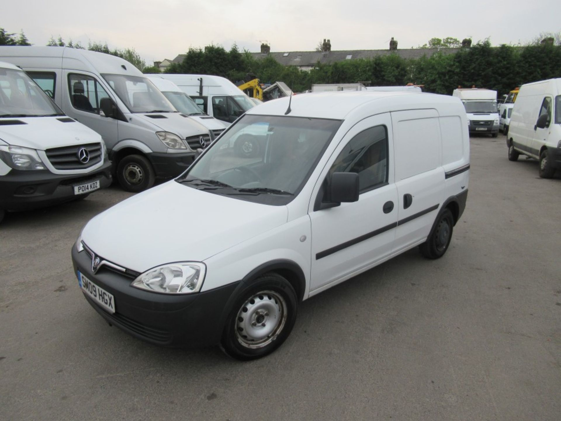 09 reg VAUXHALL COMBO 1700 CDTI VAN, 1ST REG 05/09, TEST 05/19, 166301M NOT WARRANTED, V5 HERE, 1 - Bild 2 aus 5